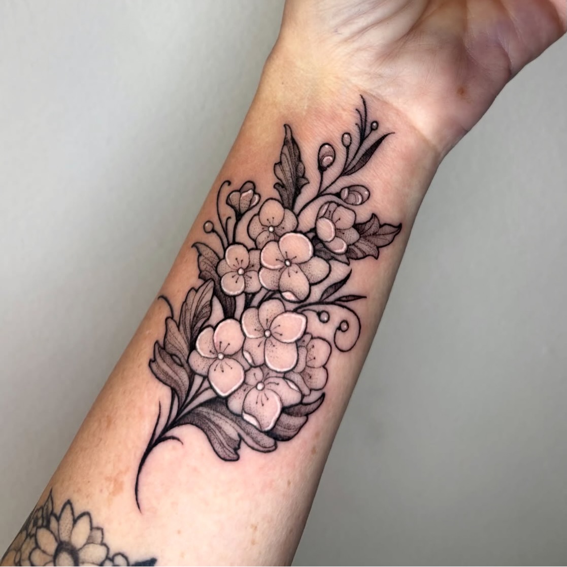 Florals for Adora by @kopelovetattoo! Ariel’s custom books will be reopening for 72 hours on November 1st at 12pm! Set a reminder and fill out a form on our website to submit your ideas 🌺