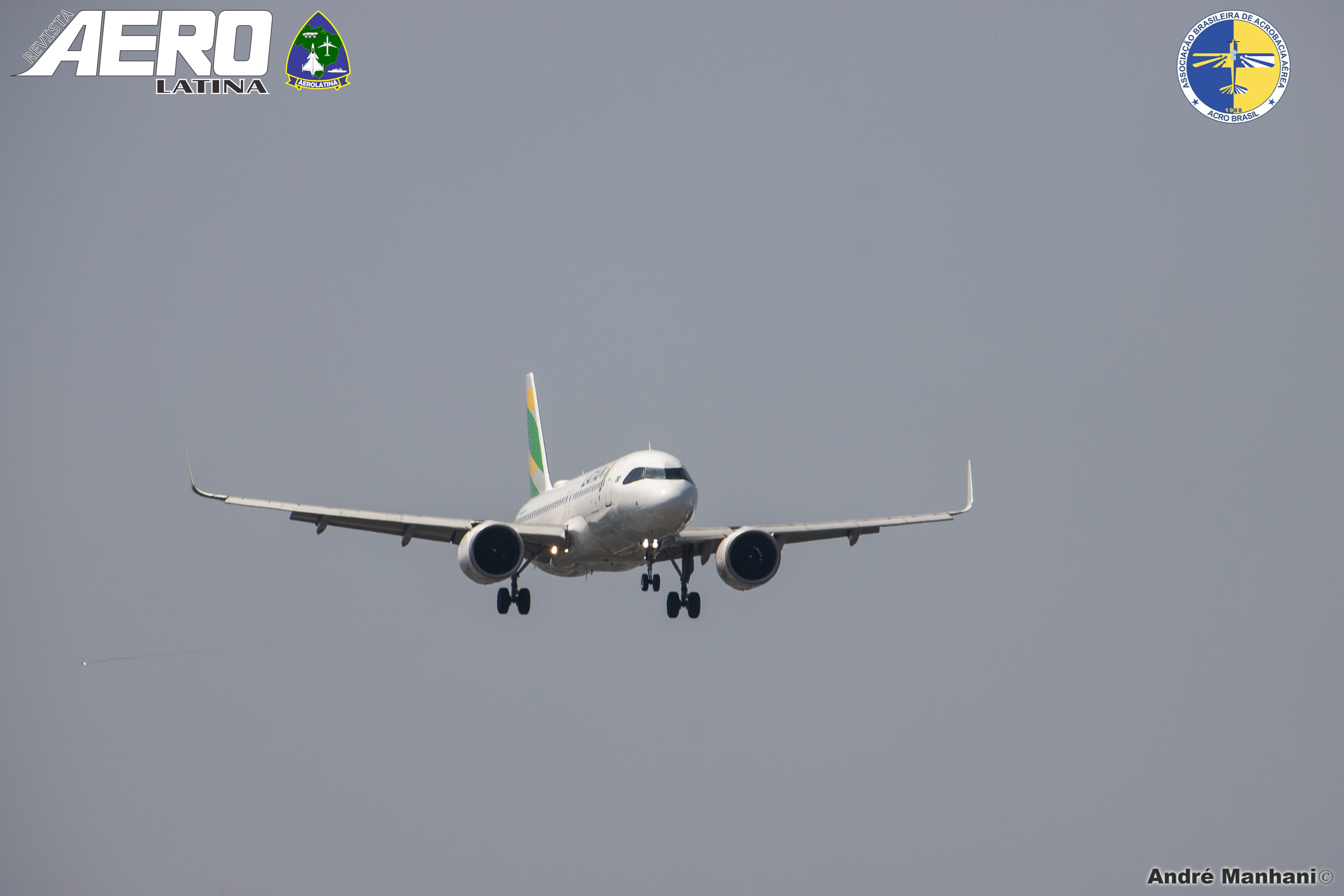 @latambrasil presente no Domingo Aéreo PAMA-SP!
Mais uma vez a LATAM Brasil marcou presença no evento, mandando o Airbus A320 Neo, prefixo PR-XBG, a aeronave que representa a divisão brasileira da LATAM, ostentando as cores do Brasil em sua fuselagem.
A aeronave realizou passagens sobre o evento, encantando o público presente!
#aviation #aviationphotography #LATAM #airbuslovers #saopaulo
