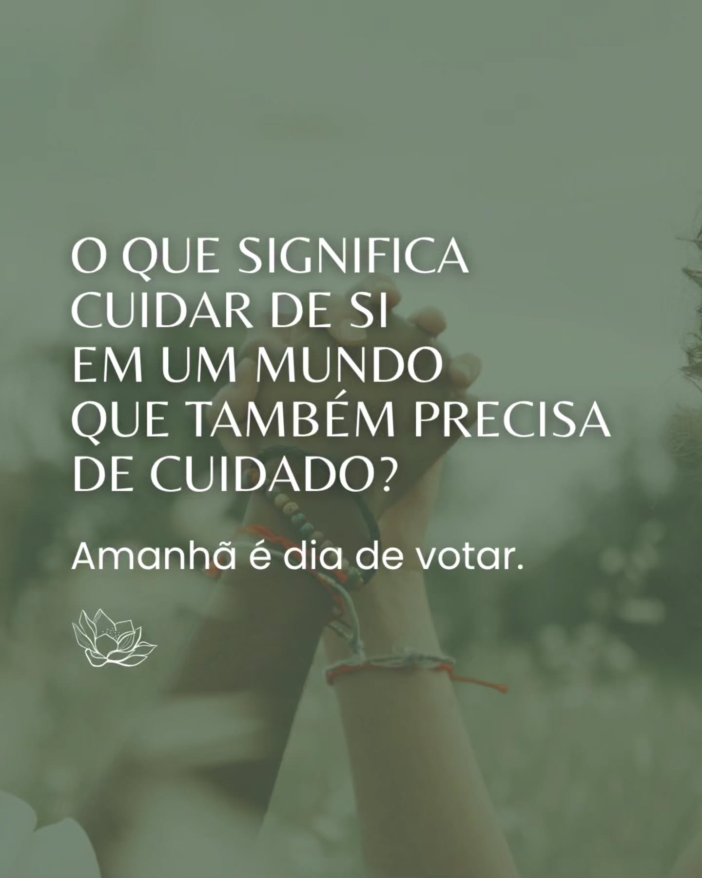 Amanhã é dia de votar.
E, por aqui, a gente acredita que autocuidado também passa pelas escolhas que fazemos coletivamente.
Afinal o que acontece na política chega até a nossa vida: na saúde, na segurança, nos direitos das mulheres, na proteção dos animais, na preservação do meio ambiente e na forma como cuidamos dos territórios onde vivemos.
O voto feminino, por exemplo, é uma conquista relativamente recente. No Brasil, as mulheres conquistaram o direito de votar e ser votadas em 1932, depois de décadas de mobilização pelo direito de participar da vida política. Em 2026, as mulheres representam 53% do eleitorado brasileiro, segundo o TSE.
Por isso, amanhã, antes de sair de casa, pesquise. Conheça as candidaturas. Leia propostas. Observe históricos e posições sobre os temas que são importantes para você.
Se meio ambiente importa para você, inclua isso na sua escolha.
Se a proteção dos animais importa para você, inclua isso na sua escolha.
Se os direitos das mulheres importam para você, inclua isso na sua escolha.
Não existe uma única forma de exercer a cidadania — e o seu voto pertence a você.
📌 E uma informação prática para amanhã:
No 1º turno das Eleições 2026, você fará 6 escolhas na urna, nesta ordem:
1️⃣ Deputada(o) federal
2️⃣ Deputada(o) estadual ou distrital
3️⃣ Senadora(or) — 1ª vaga
4️⃣ Senadora(or) — 2ª vaga
5️⃣ Governadora(or)
6️⃣ Presidenta(e) da República
A votação acontece neste domingo, 4 de outubro, das 8h às 17h, no horário de Brasília.
A Justiça Eleitoral também recomenda levar uma colinha com os números das candidaturas escolhidas. E lembre-se: na cabine de votação, o celular não pode ser levado.
Que a gente nunca se esqueça: cuidar de si nem sempre significa se desconectar do mundo, às vezes, cuidar também é participar.
Autocuidado é presença.
Autocuidado é escolha.
Autocuidado também é ato político. 🌿
Vá votar amanhã!