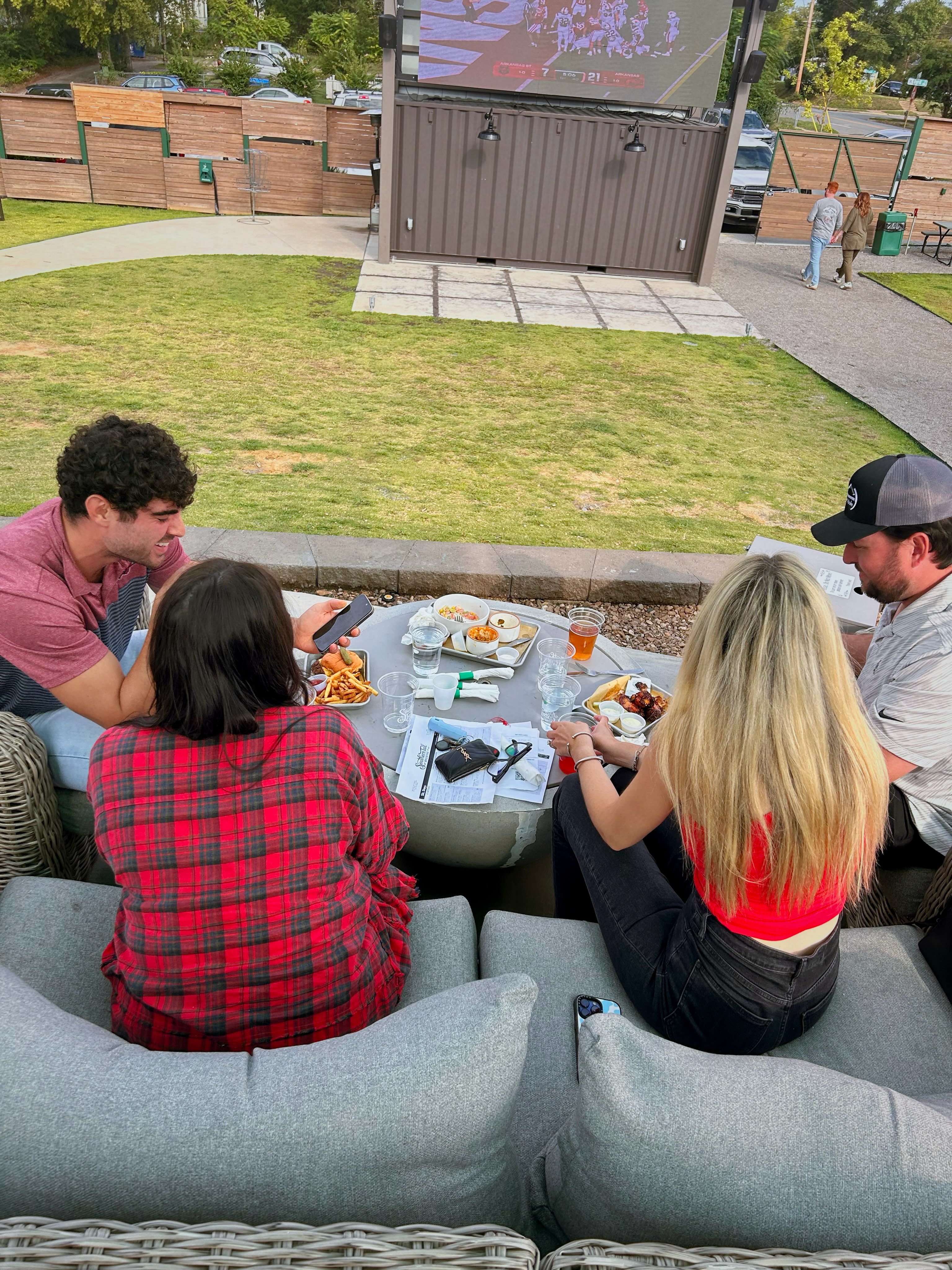 Its’s game day at STB! Join us at 6 PM for kickoff and help us cheer on our favorite team. 🏈
You’ll want to get here early to claim your spot, so grab your crew and come hang out with us! We’ll see you soon! 🍻
#SouthernTailBrewing #GameDay #LittleRockAR #ArkansasBeer #LittleRockEvents