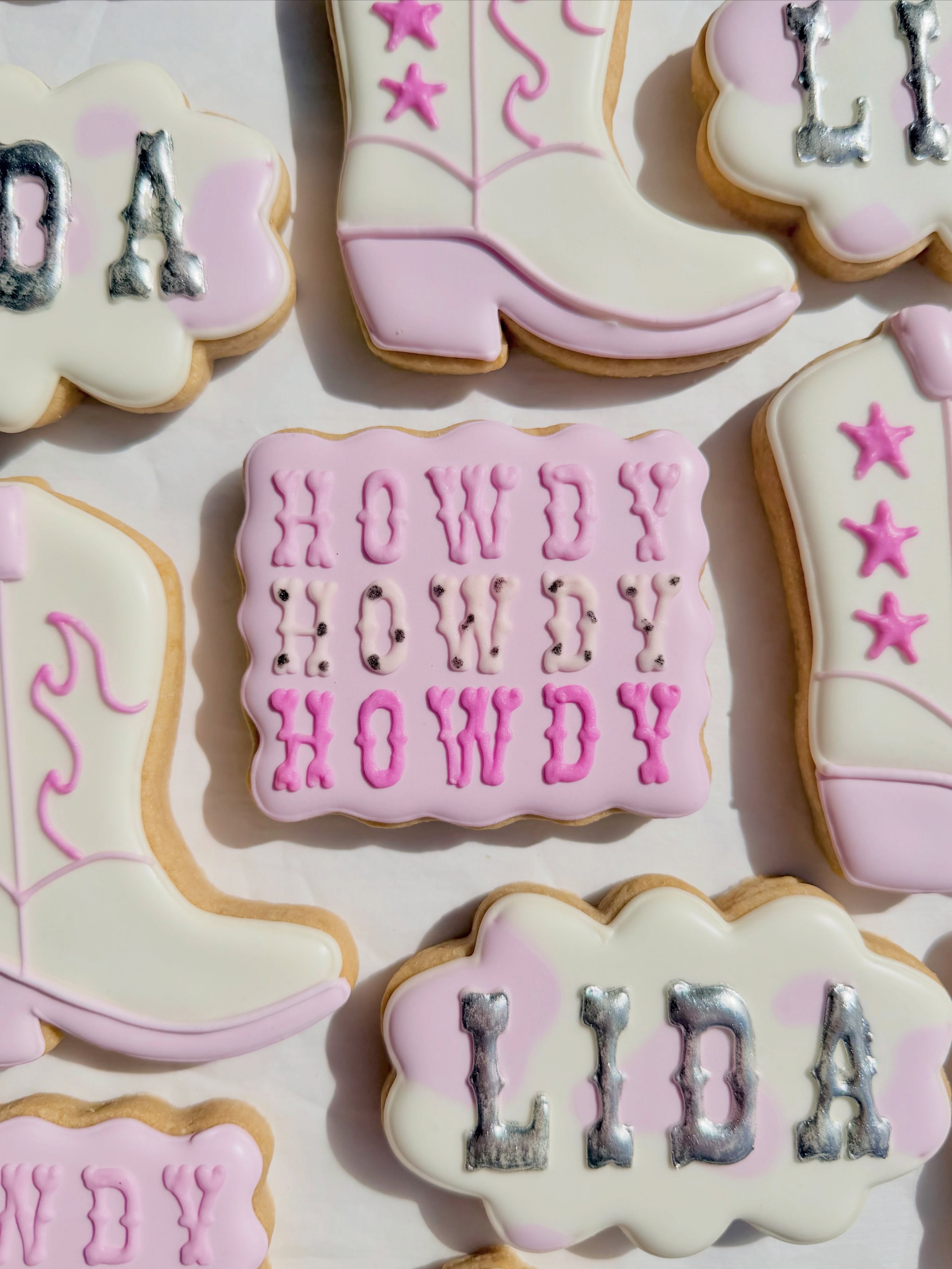 september in sugar cookies (& 1 personality post lol)!! 🤠
how lucky am i that i got to do a little bit of everything this month! • birthdays, showers, a couple weddings and one bachelorette! • and i decorated the first pumpkins of the year!! here’s to many many more in october!