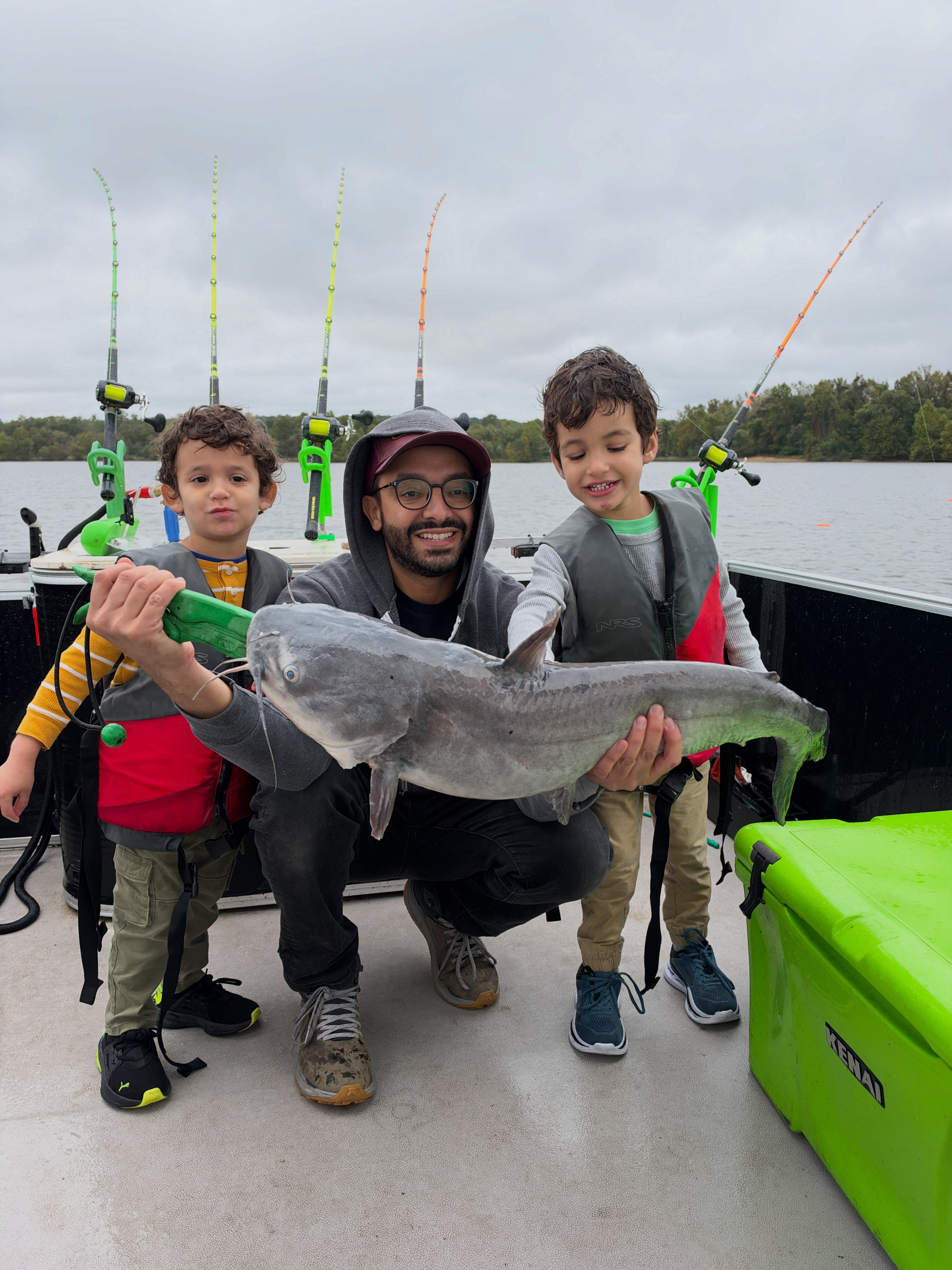 Trophy Blue Catfish! 🎣💥
Big thanks to Moustafa, Alaa, Bilac, and Ibraham for choosing Goober Time Guide Service! We put plenty of blue catfish in the boat, including a monster 28 lb Trophy Blue Catfish!
Read the full fishing report via the link below! 👇
🔗 https://www.goobertimeguideservice.com/post/trophy-blue-catfish-fishing-report-goober-time-guide-service
#GooberTimeGuideService #BlueCatfish #TrophyCatfish #VirginiaFishing #FishingReport