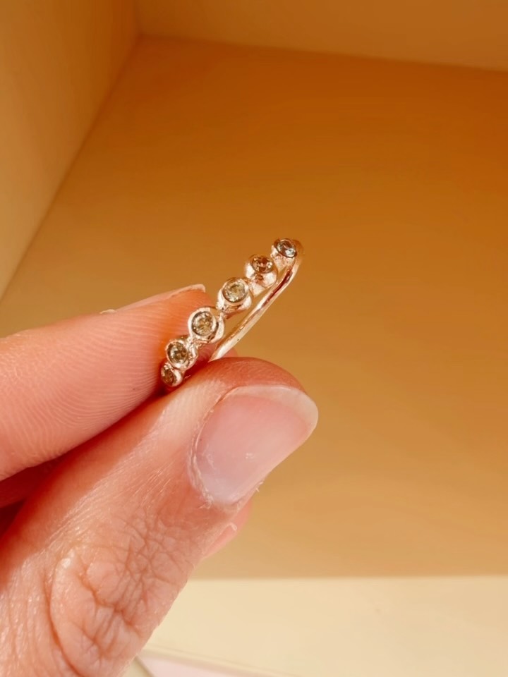 WEDDINGRINGS
Are you looking for a beautiful set of wedding rings? Here are some rings that are available in my webshop! Gold, silver, diamonds, and many other gemstones, everything is possible!✨
I also love redesigning heirloom gold into something new and special to treasure forever!
Want to explore all the options? You can easily book an appointment through the planner on my website (link in bio)❤️