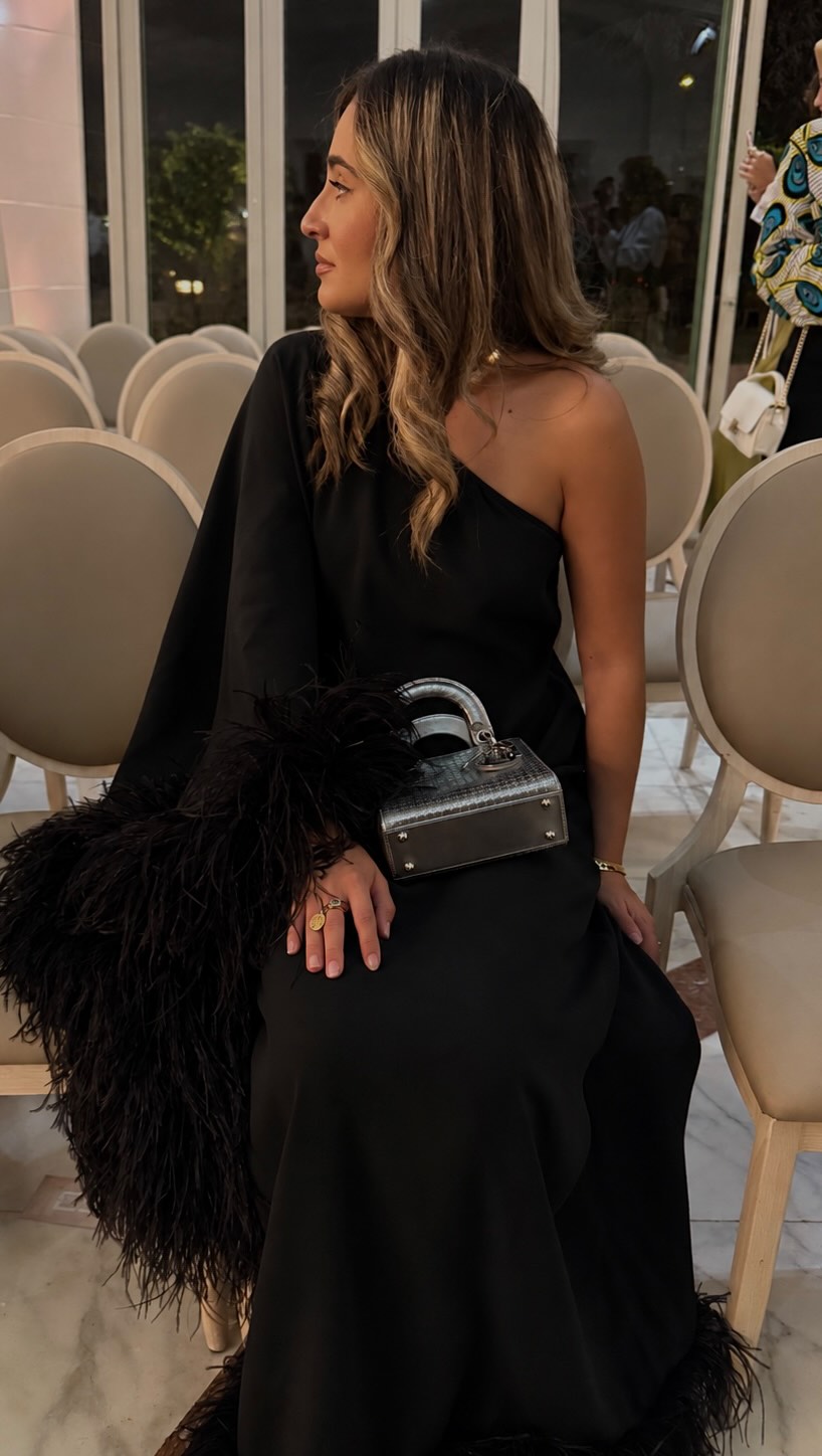 @eliesaabworld show look in full Rent Luxury 🥹
You can Rent our Ubud gown and Lady Dior Bag by clicking the link in our bio 👆🏼
More PFW content coming soon 🖤
#pfw #eliesaab