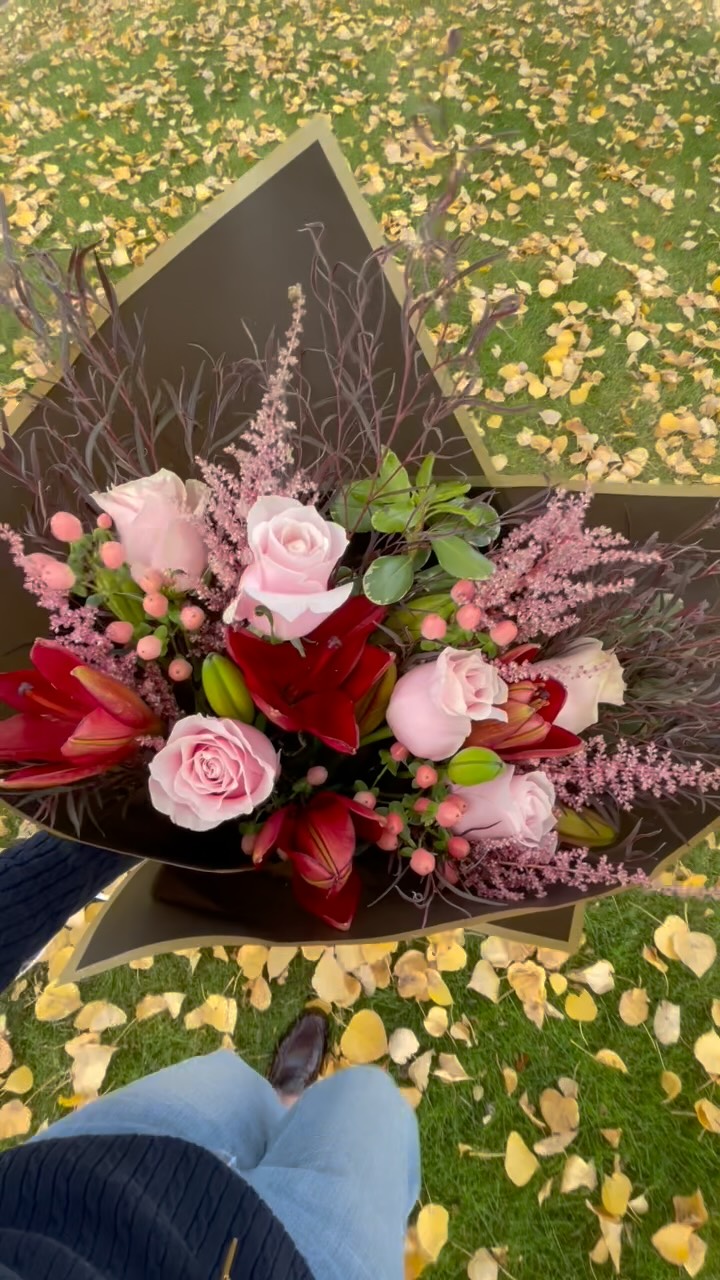 Autumn is here 🍂
Bring the beauty of the season into your home with our October bouquet, The Burgundy Muse — a sophisticated arrangement inspired by the rich, romantic tones of autumn.
Available for subscription throughout October, or send The Burgundy Muse to someone you love and make their autumn a little more beautiful. 🤎
Nationwide Delivery in Canada 🇨🇦
www.lamaisonflowerstudio.com
#LaMaisonFlowerStudio#calgaryflorist#torontoflorist#vancouverflorist#montrealflorist
