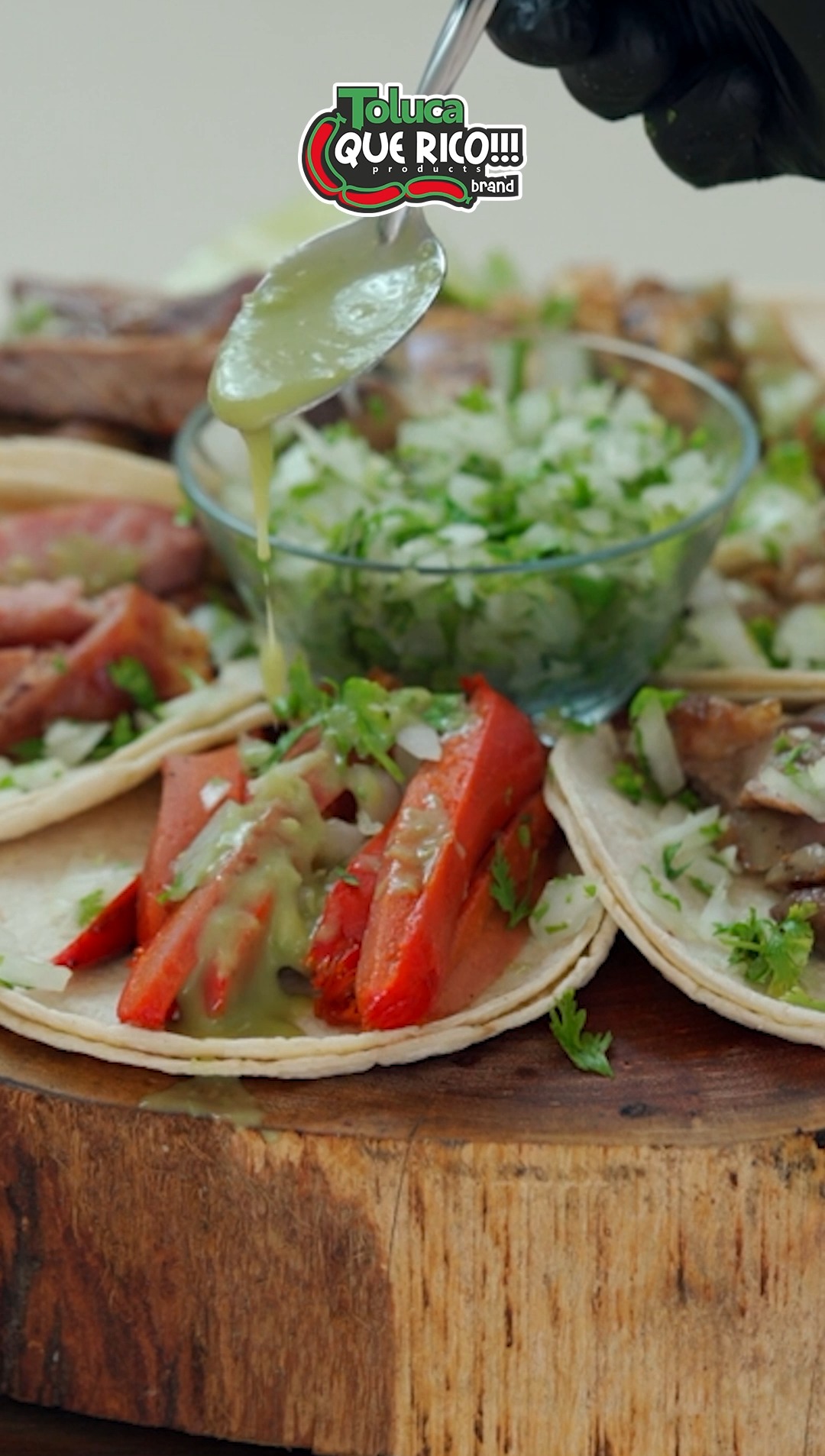 Una libra bien administrada da para tres comidas distintas.
Tacos, arroz y papas. Mismo chorizo, tres días resueltos.
#RindeMás #ChorizoMexicano #CocinaPráctica #TolucaProducts #IdeasDeComida #QueRico