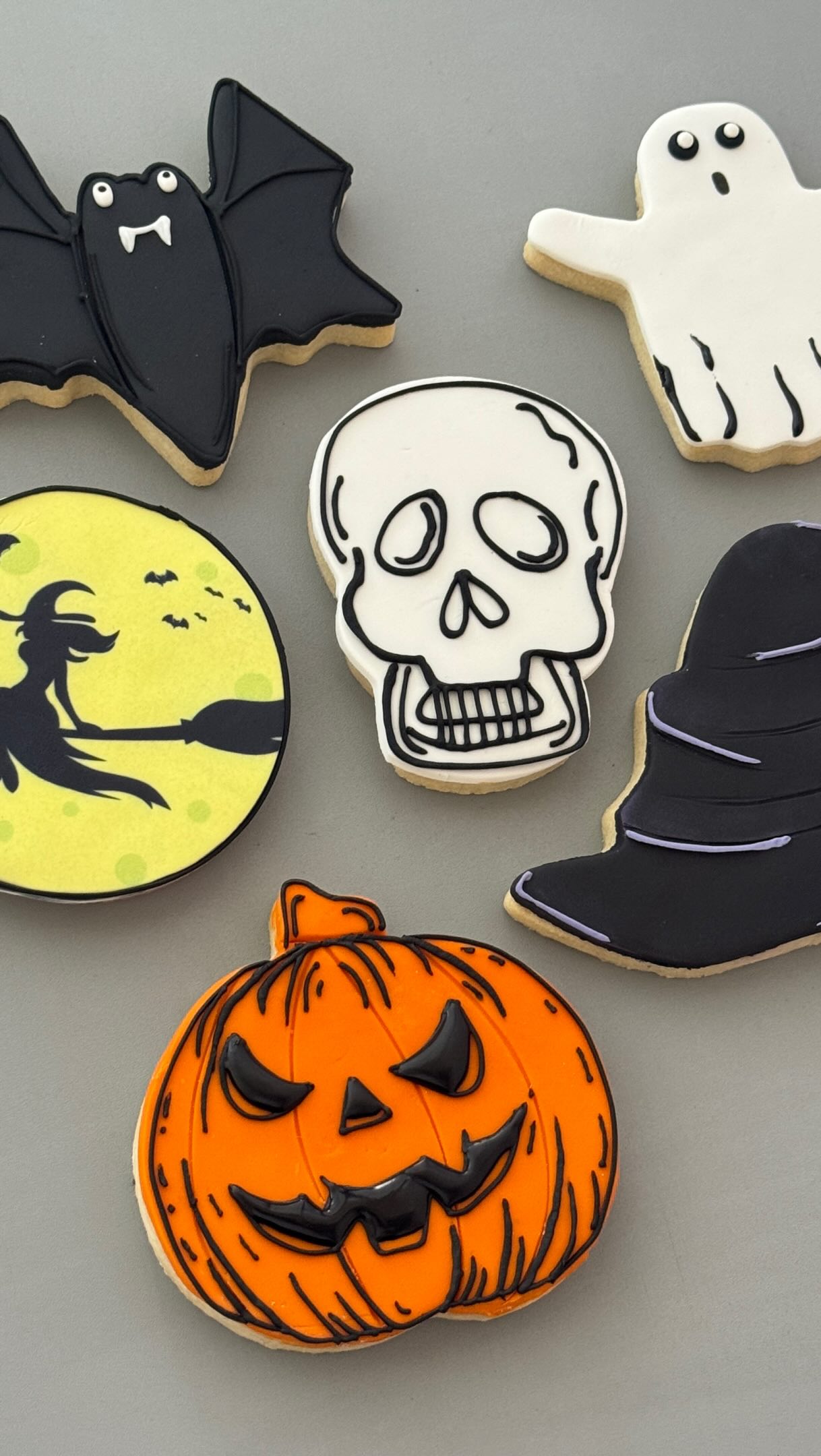 October is here and that means it’s Halloween time!
🔗 Click on over to our online shop for our Halloween cookie selection 🎃 💀🧙 🐈⬛ 🦇
#halloween #halloweencookies #decoratedsugarcookie #customcookies #localbakery