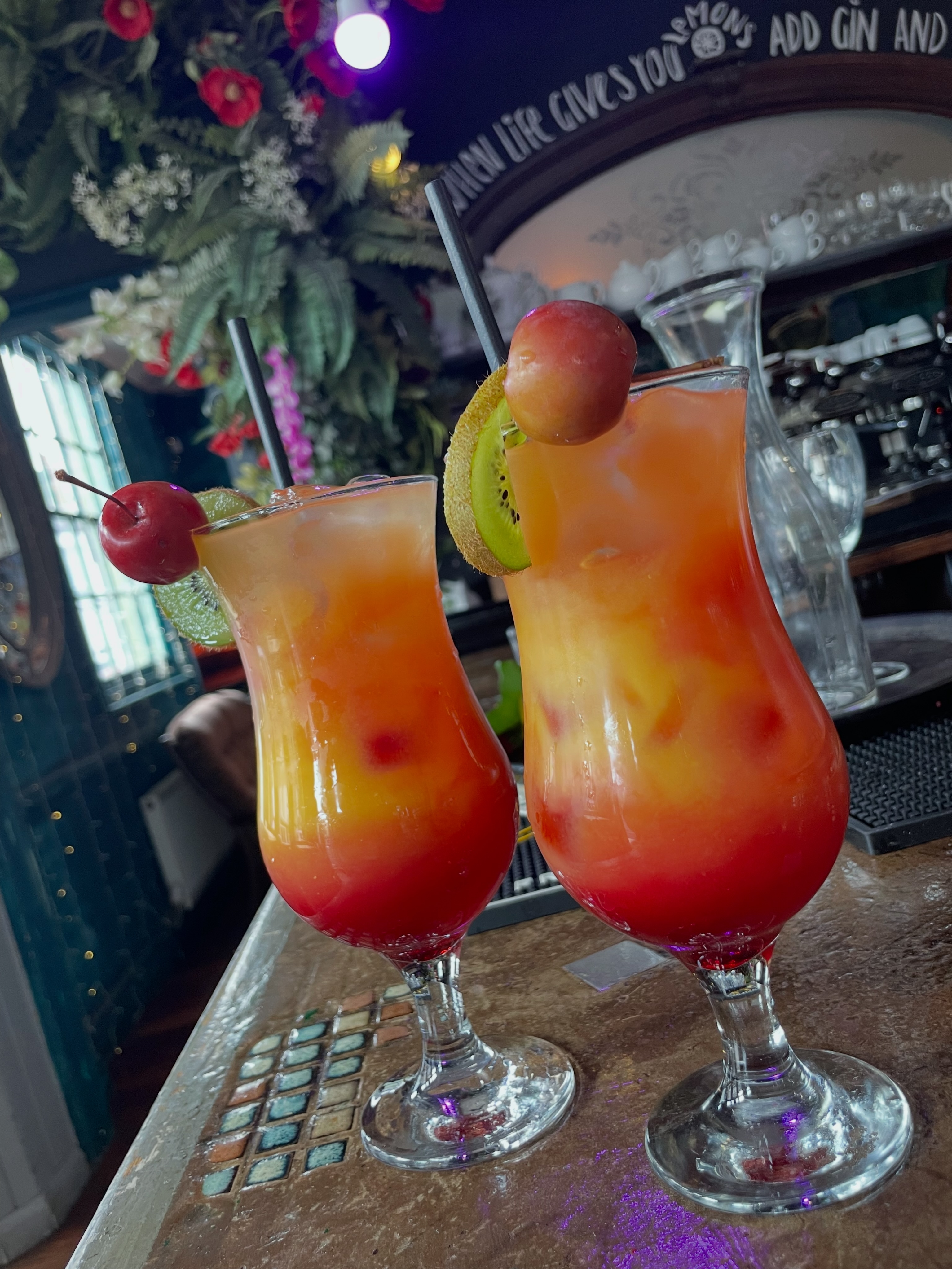 🍹 Saturday is a dating day… right?
We definitely think so! ❤️🔥
Grab your favourite person, head to The Pottery in Kingston, find your spot in our gorgeous garden and let the good times begin.
Good food, great cocktails and a little Tequila Sunrise magic… 🌅🍊
Because Saturday nights are made for you + me + a little bit of tequila. 😉❤️
#ThePotteryKingston #SaturdayDate #TequilaSunrise #DateNight #KingstonUponThames