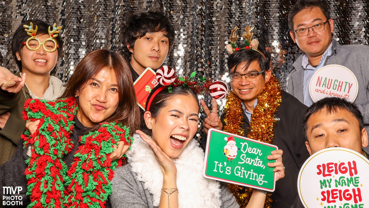 Sleigh the Holidays when you book your event with us!
Secure your date on our website!
mvpphotobooth.com