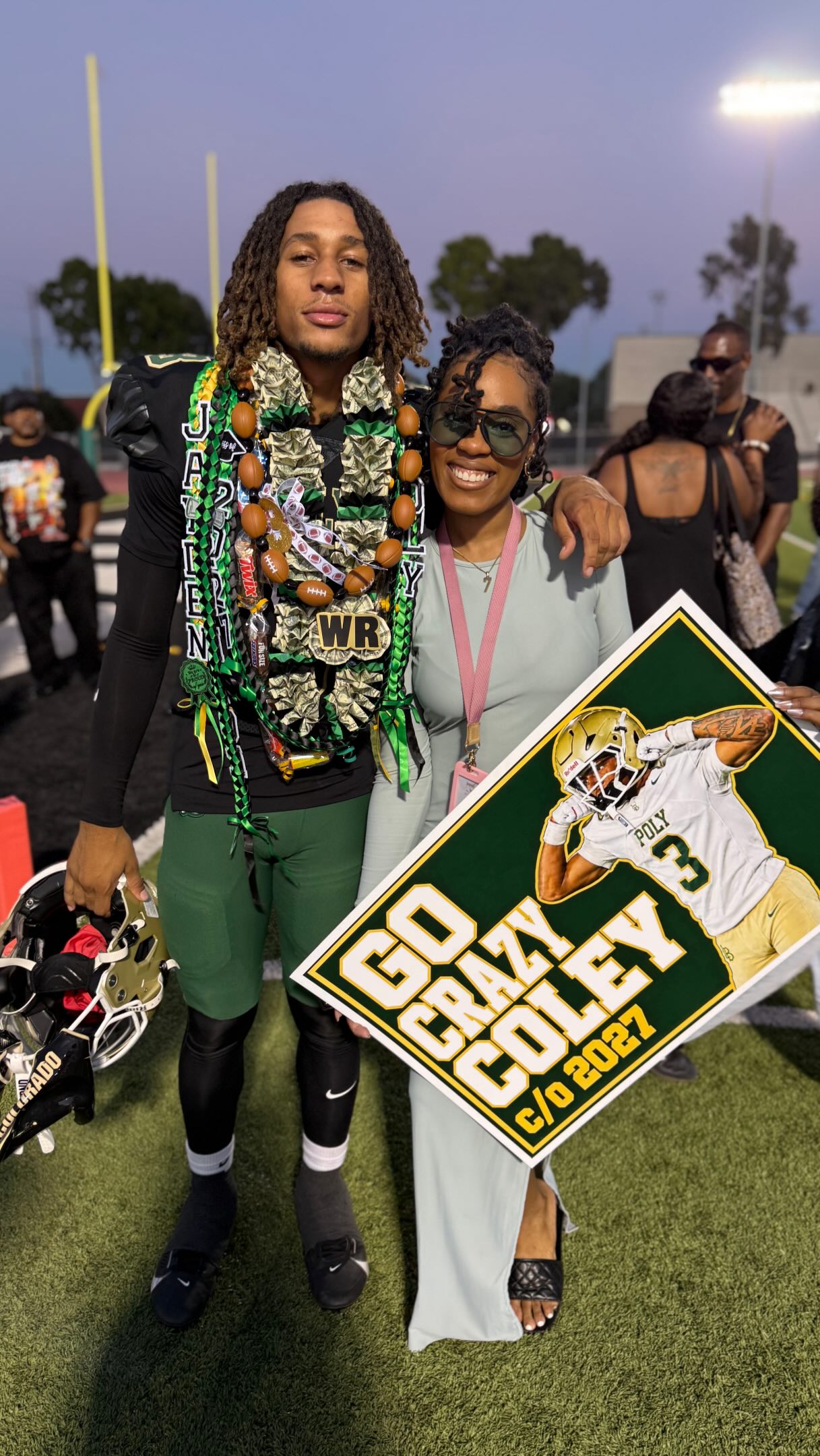 In case you missed the game coverage LIVE on PYNN’d News Friday night… 🏈
Long Beach Poly came ready and finished the night with a 55–0 shutout over Lakewood.
From the field to the halftime report, plus postgame conversations with Head Coach Travon Patterson and quarterback Trevor Scott, here’s a look back at Friday night’s coverage.
PYNN’d News Sports | Long Beach Poly Football
#PYNNdNews #LongBeachPoly #LongBeachFootball #CIF #SportsJournalism