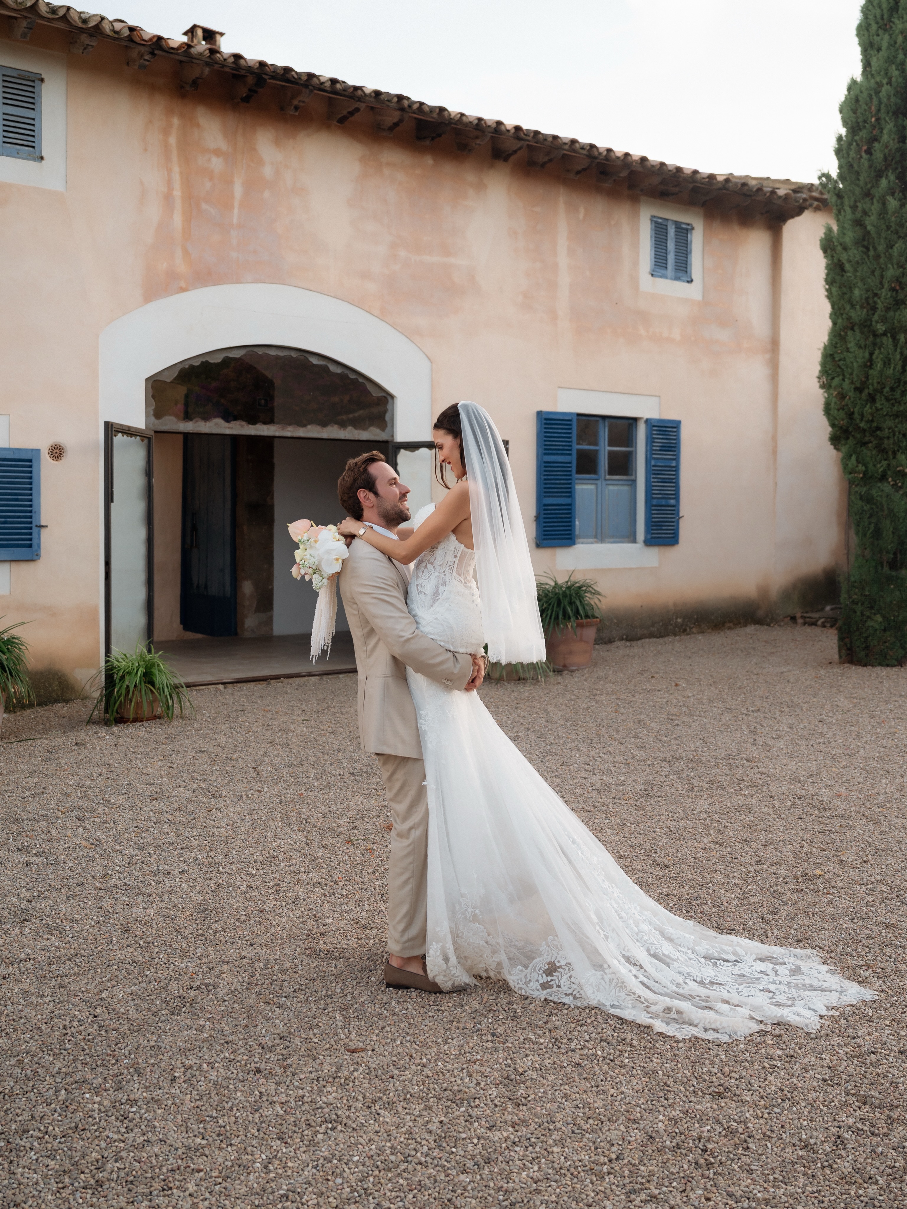 Heaven sent 🤍 I spent the last 10 years thanking God that I get to wake up next to you and I’ll spend the next decades doing the same
Photographer: @christin.waldhelm.weddings
Second shooter: @mallorca.lovestories
Third shooter: @bin.photos
Videographer: @steffijastramfotografie
Content creator: @foreverblanc
Makeup: @academia.sl
Dress: @truesociety_de
Veil: @calilybridal
#mallorcawedding #couple #weddingphotography #destinationwedding #weddingday