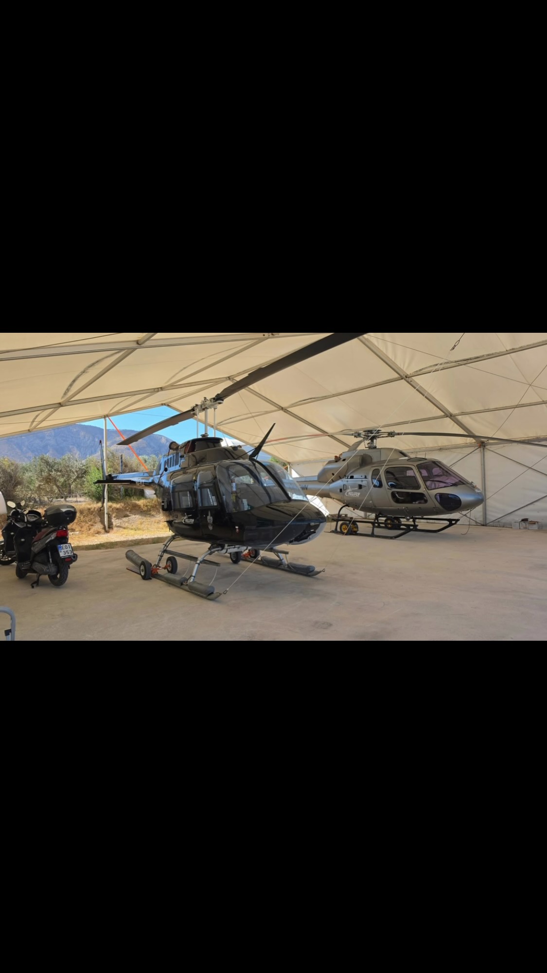 Our birds are ready and waiting for their next mission in Santorini!
The Aegean skies are calling! 🇬🇷🚁☀️#heliflyhelicopterservice #greece #santorini #cyclades #sightseeing