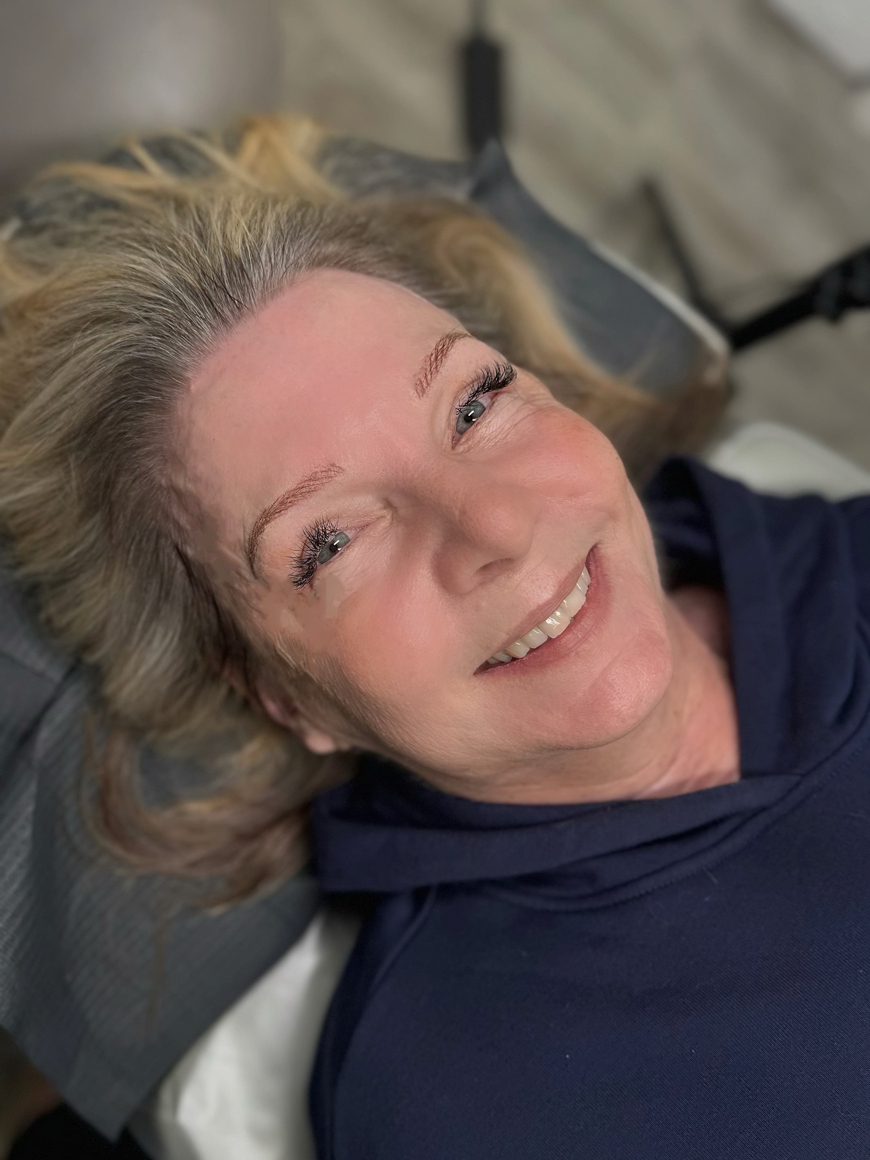 Swipe right ➡️ to see her brows before I got my artistic hands on them!
Beautiful transformation that this honey deserved! Can we see how much a set of brows can frame the face and give your eyes that youthful lift? Absolutely in love with these natural but wow brows.
Throw out the pencil, cancel the brow tint appointment and book in before Christmas! 🎄
#semipermanentmakeup #brows #beforeandafter #browgoals #chichester