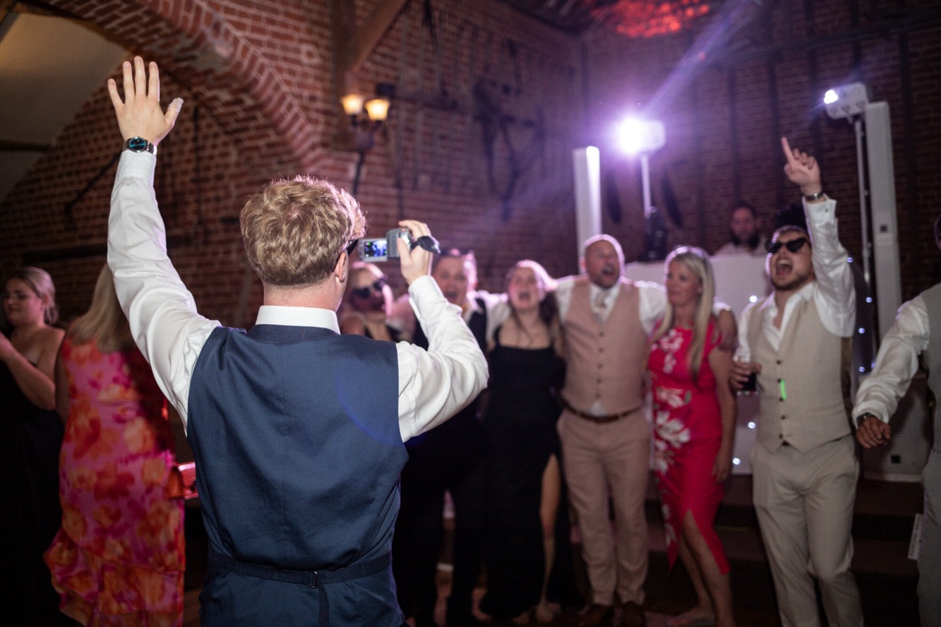 The dancefloor Chloe & Joe’s wedding will go down as one of the best I’ve ever documented. 🕺🏼⚡️
Swipe for the chaos. 👉🏻
Photographer: @cocos_camera
Content creator: @alannahhardingphotography
Wedding dress: @purebrides
Suits: @slatermenswear
Venue: @huntershallnorfolk
Hair stylist: @styledbyjessie_
Makeup artist: @glowupbeautyandbridal & @mt.beauty_x
Shoes: @linzishoes
Bridesmaid dresses: @azaziebridal
Styling: @simplychicchaircovers