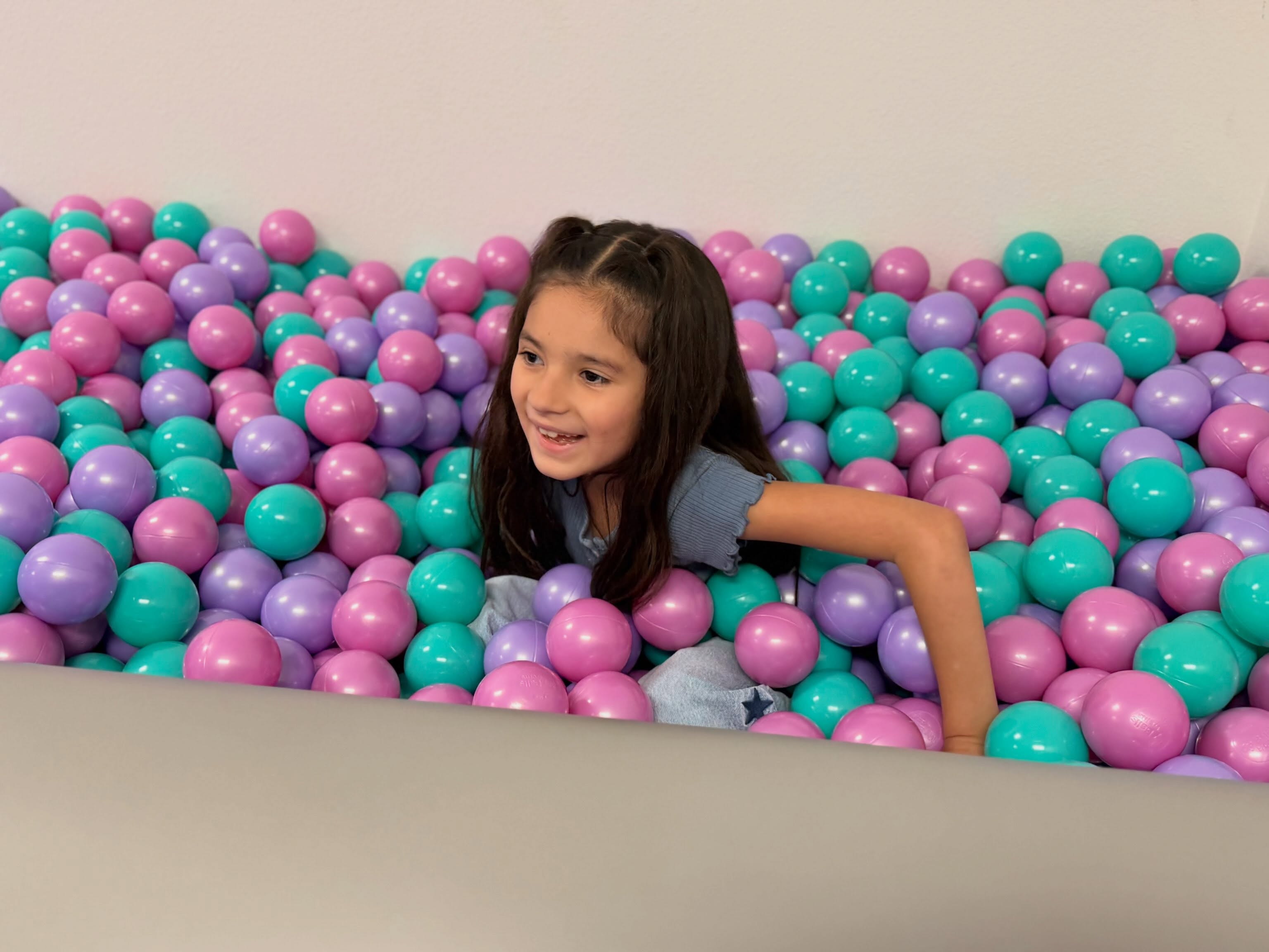 Monday Moments at Hope 💙
Even our amazing students need a “pause button” from all that learning!
Our sensory room gives students a safe and calming space to reset, recharge, and regulate when their brains and bodies need a break. Through various sensory activities, students works on self-regulation, focus, and coping skills- all while having fun! 🤩
Sometimes the best way to get ready to learn is to stop learning for a moment! ⏸️
________________________________________________
#sensoryroom #selfregulation #hopeacademy4autism #autismeducation #haachandler