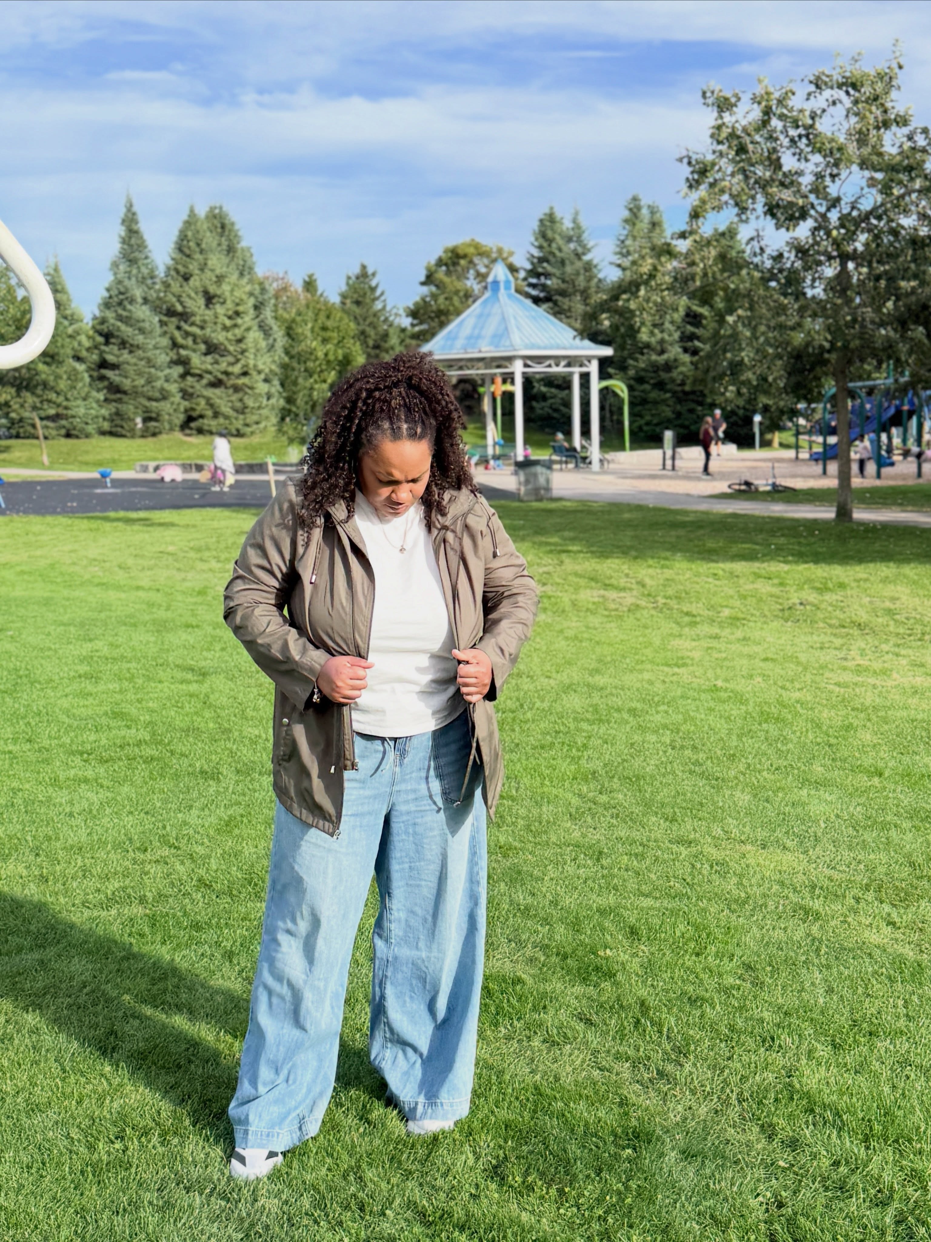 Words can’t begin to express how much I absolutely love these wide leg jeans from @torrid
They did their big one with these, I’m about to get ‘em in EVERY colour😂🤭
#PlusSizeFashion #MomFashion #WideLegJeans #FallFashion #Torrid
