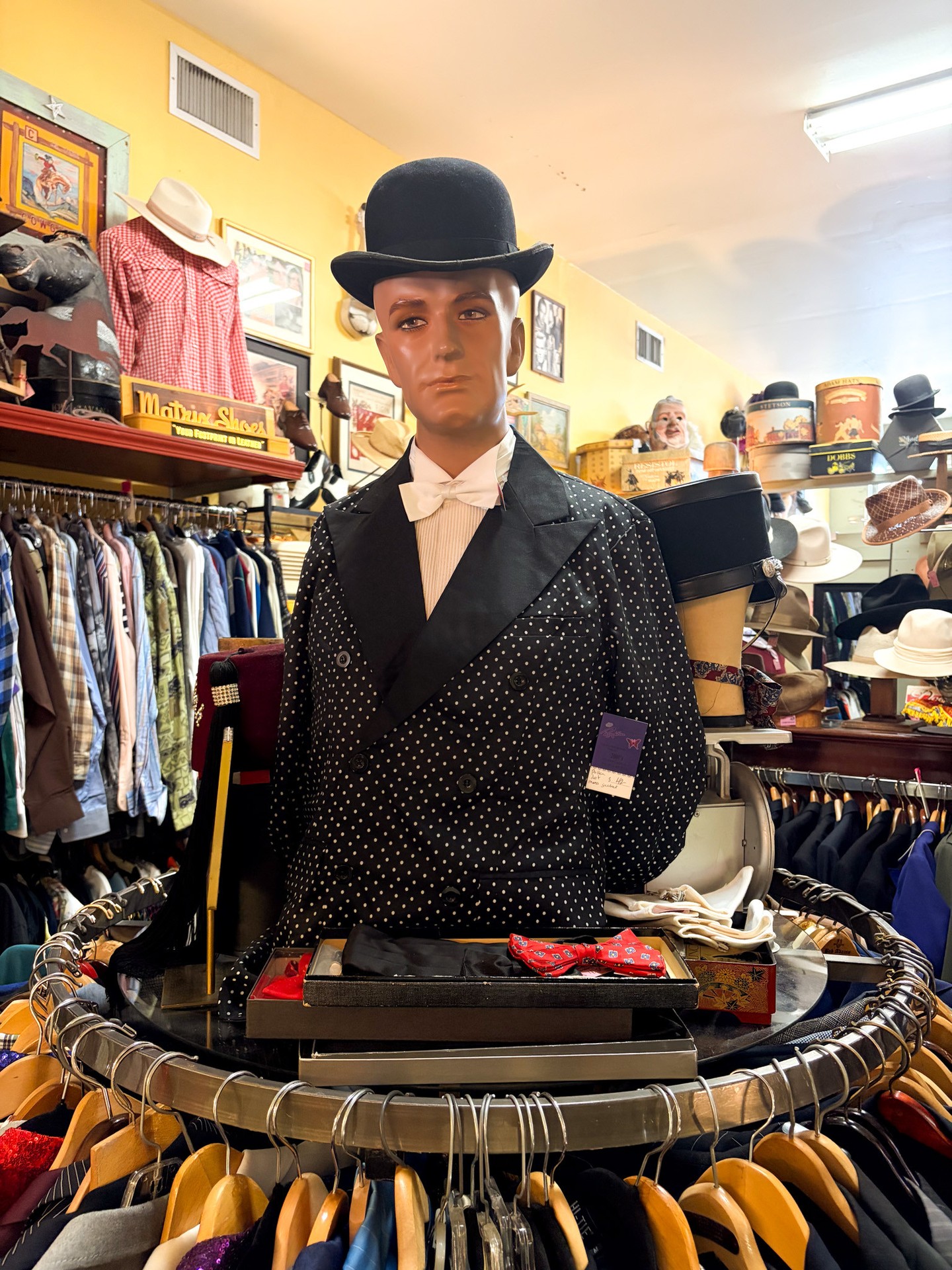 Halloween, but make it dapper.
Sometimes the best costume starts with a seriously good suit.
Our men’s formal collection is full of possibilities for Halloween. Think mysterious gentleman, old Hollywood leading man, gangster, detective, dashing villain, vintage groom, or a character entirely of your own creation.
Add the right hat, tie, vest, shoes, or unexpected accessory and suddenly you’re not just dressed up. You’ve got a whole story.
Come explore men’s formal wear and Halloween costume rentals at Playclothes Vintage in Magnolia Park and put together a look worthy of a grand entrance.