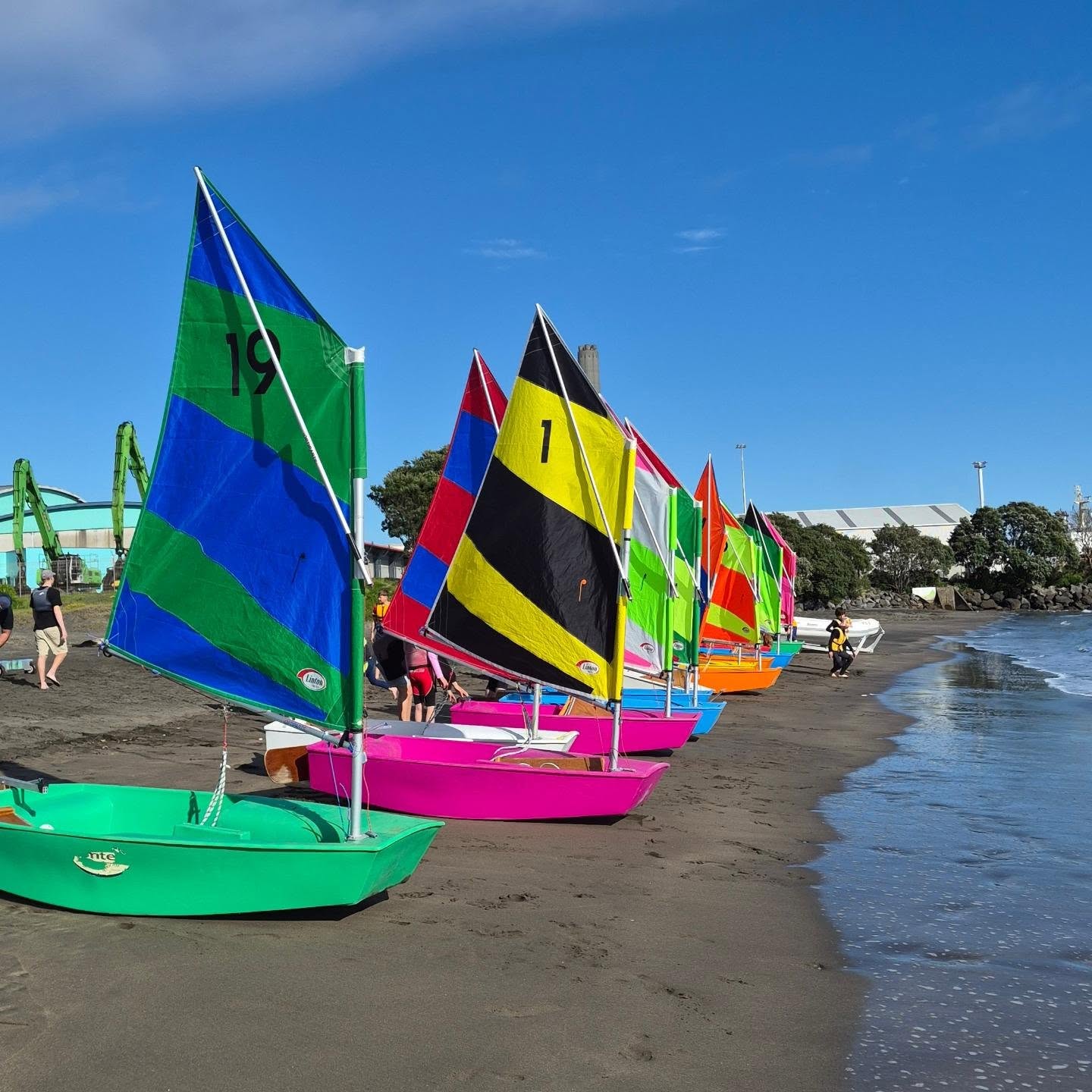 Junior Learn To Sail Day 2! Another beautiful day at Ngamotu Beach. A great bunch of new sailors.
Thank you to Coach Wayne and his crew of young coaches (Ryan, Hamish, Elyssa, Amélie, Albie and Enzo)