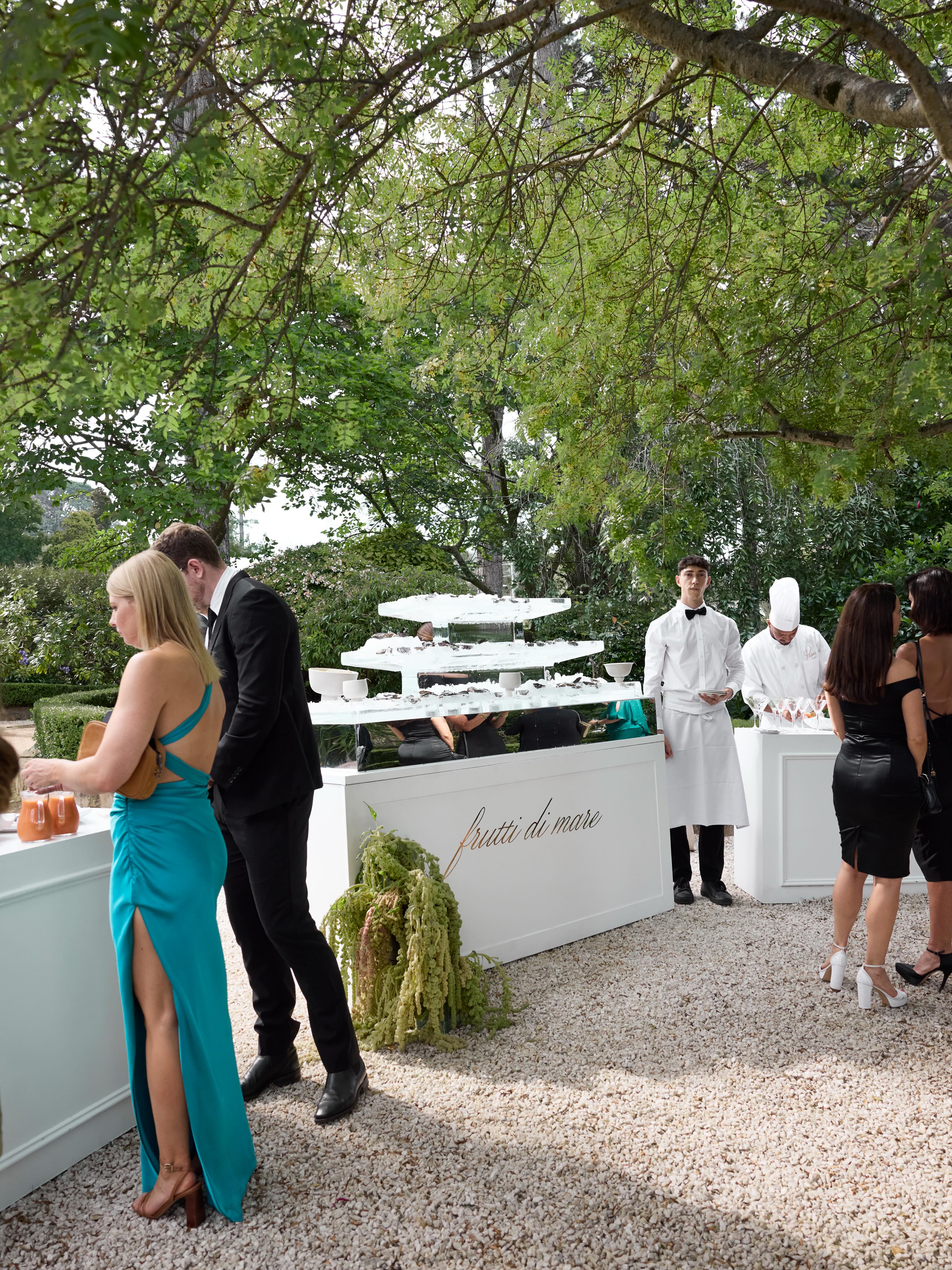 Stunning private property celebration for Madeleine & Luke π₯πͺ©β¨
Digital photography by @ginacawley_weddings
Film photography by the amazing @ilsawh_weddings