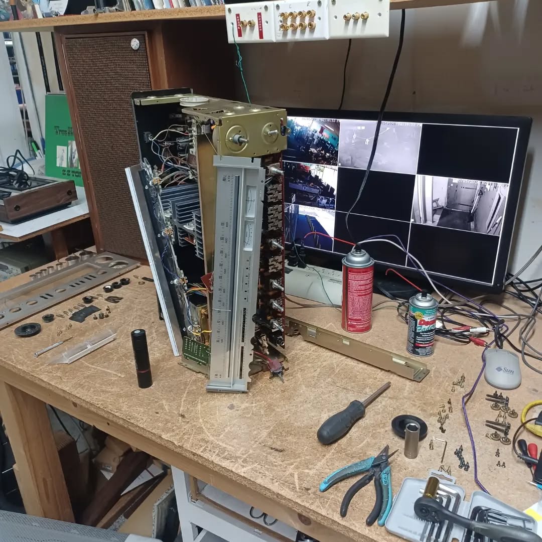 Just needs a little deoxit on the controls they said. It will be easy they said. It was not. Good thing it came to the professionals.