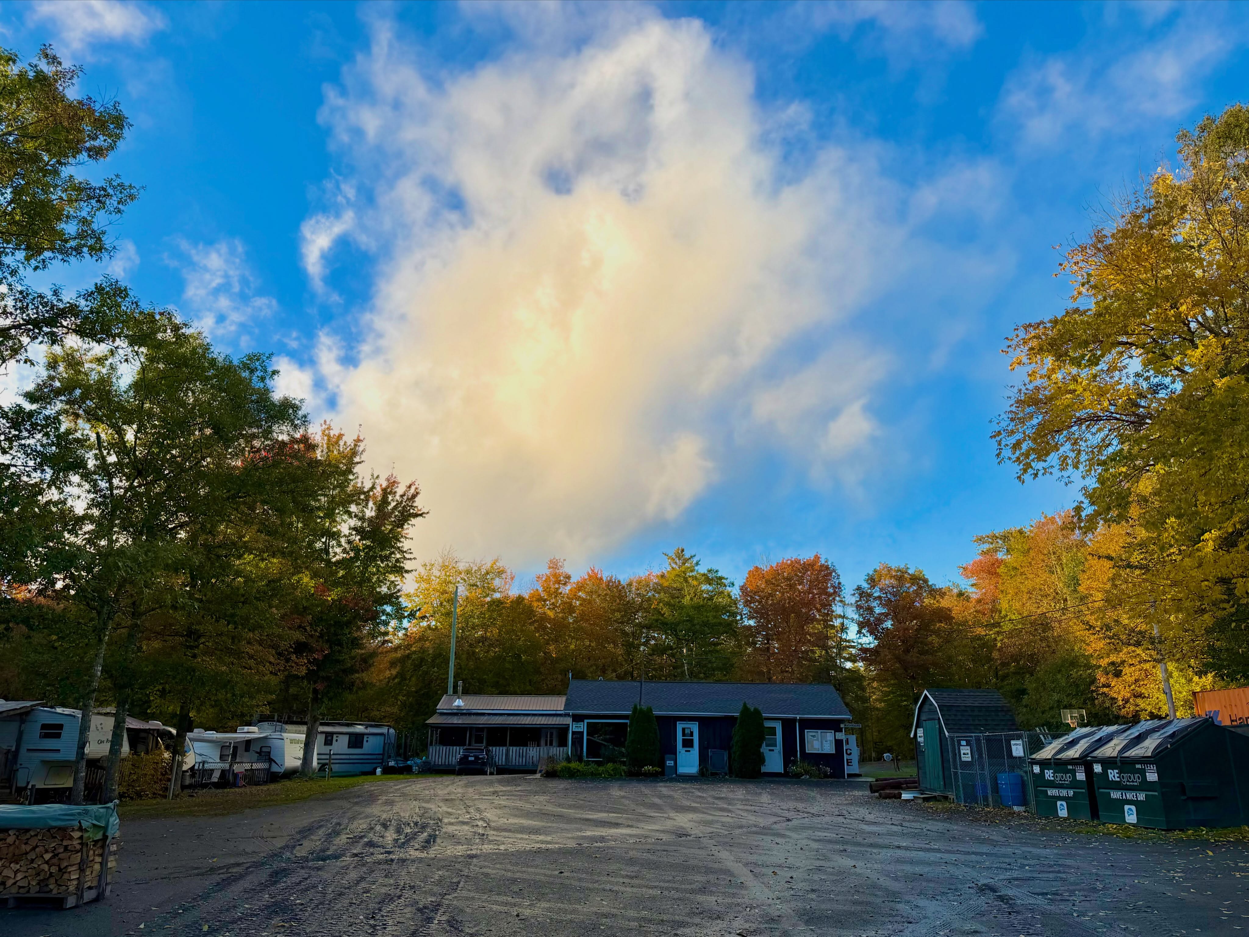 🍃 The Fall leaves are putting on a grand finale before we close on Monday, October 12th! 🍂
Stop by and enjoy them with us over a final camp or cone of the season! 🚐💙🍦✨
#countdown #closingtime #camp #cones #novascotia