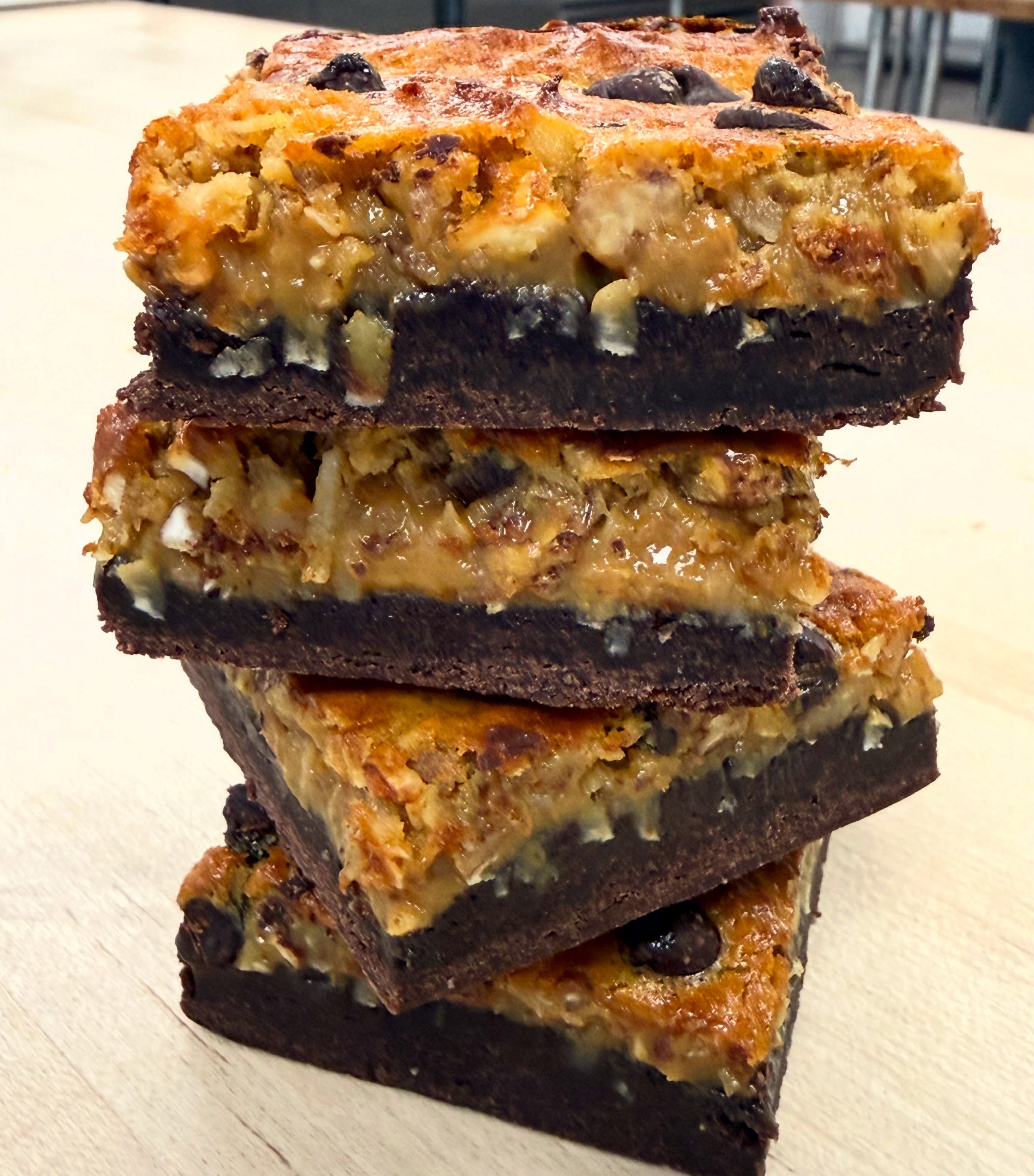🍫🥥 THEY’RE BACK!!! 🥥🍫
Our famous GERMAN CHOCOLATE CAKE BARS are BACK and better than ever!!! 🤎
These delicious bars start with a rich, chocolatey cake and are topped with our HOMEMADE GERMAN CHOCOLATE CAKE FILLING loaded with sweet coconut and crunchy pecans. 🌴🌰
Chocolate + coconut + pecans = one INCREDIBLY DELICIOUS dessert!!! 🤤
If you’re a German chocolate lover, this one is a MUST TRY!!! 🙌
✨ NOW AVAILABLE in our showcase! ✨
Come grab one before they’re gone!!! 🍫🥥