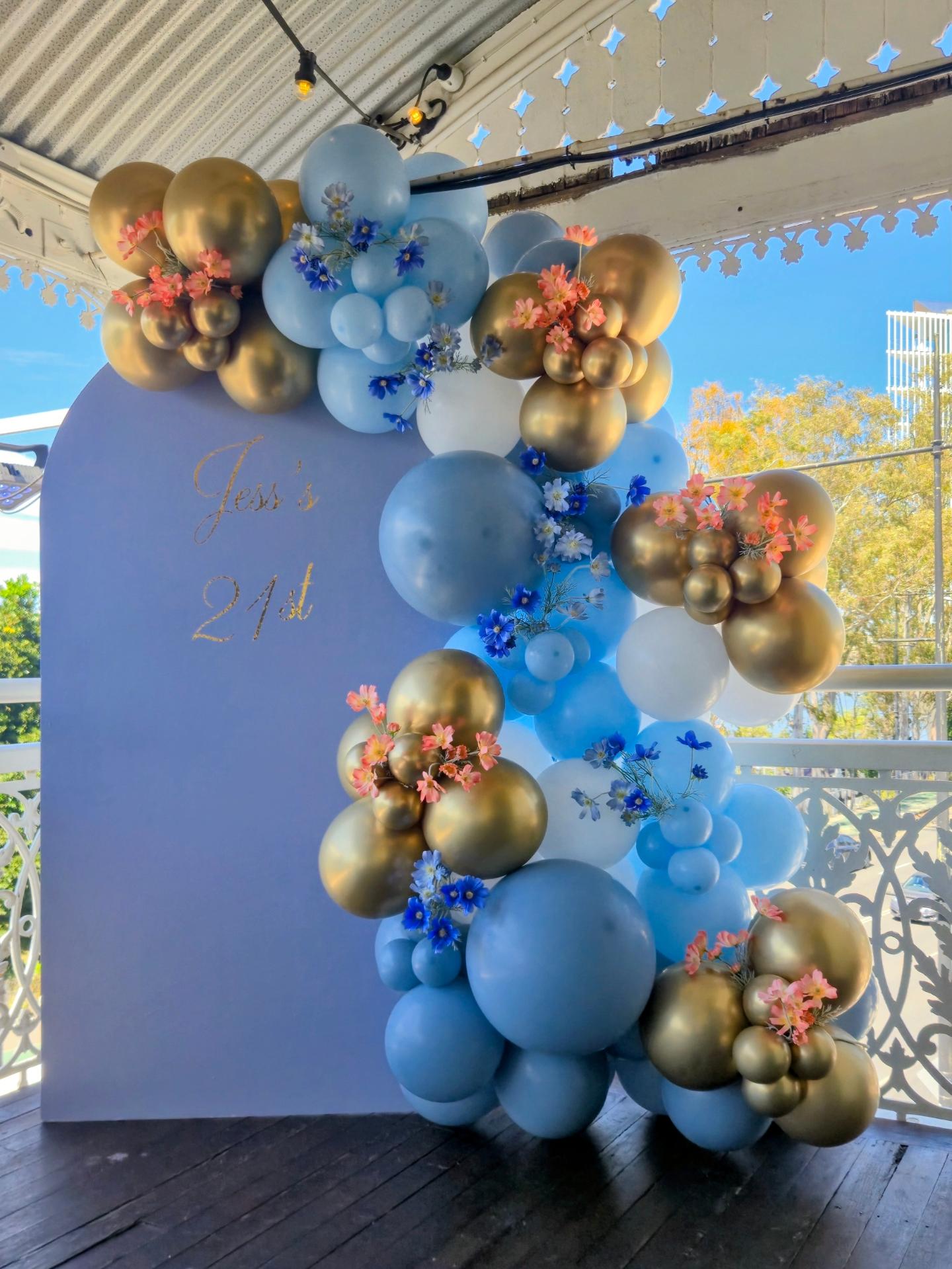 Jess's 21st 💙 www.bailandoballoons.com.au