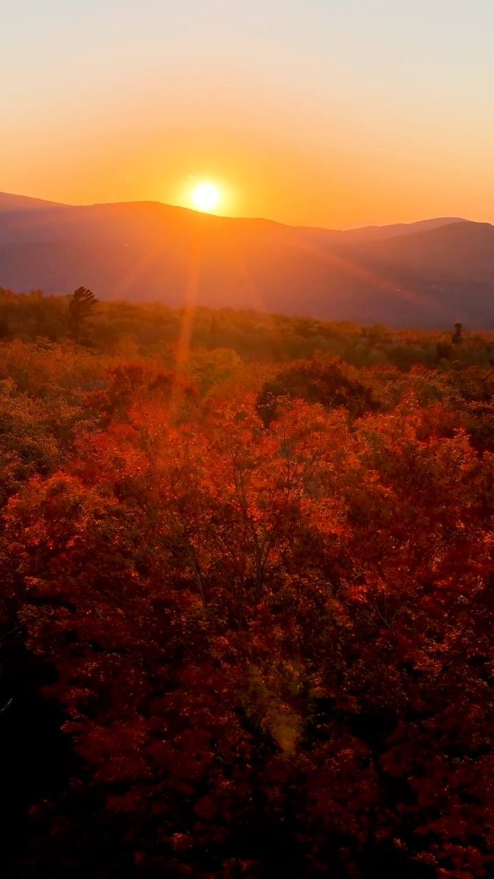 Fall sunsets over the leaf color change in The White Mountains of New Hampshire - Priceless !!! Filmed on the DJI MAVIC 4 Cine @dji @visitnh @leaf_peepers #leafpeepers #whitemountains #fall #fallvibes🍁