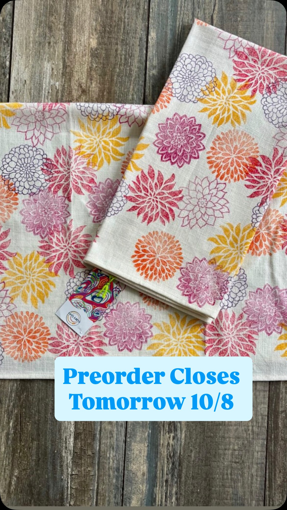 If you want to keep summer alive in your heart all season long, you need this Dahlia towel 😍
Preorder closes tomorrow October 8th. Limited to a max printing of only 20 towels, don’t miss your chance! Order your today via the link in bio or at www.rhys.earth/shop.