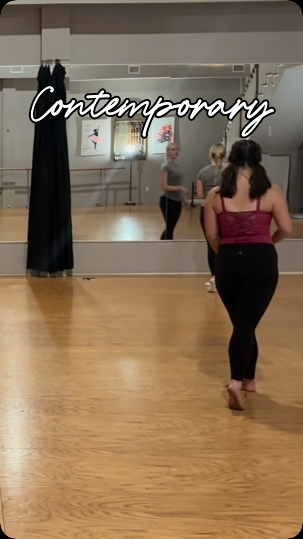 TGS offers upper level training in Contemporary! This class is designed to help dancers learn new skills, polish technique, and practice improv and choreo retention! Join us @traininggroundstudios on Tuesdays 7:05-8:15!
Choreography: @lilli.madden
Feat: @addisonphegley
@maridoesmusicanddance
@juliette_sawyer16
⚡️Enroll now! 254.307.2778 Glen Rose, TX
https://app.gostudiopro.com/online/tgs
http://www.traininggroundstudios.com
#contemporary #dance #dancestudio #glenrosetexas #tgsseason13