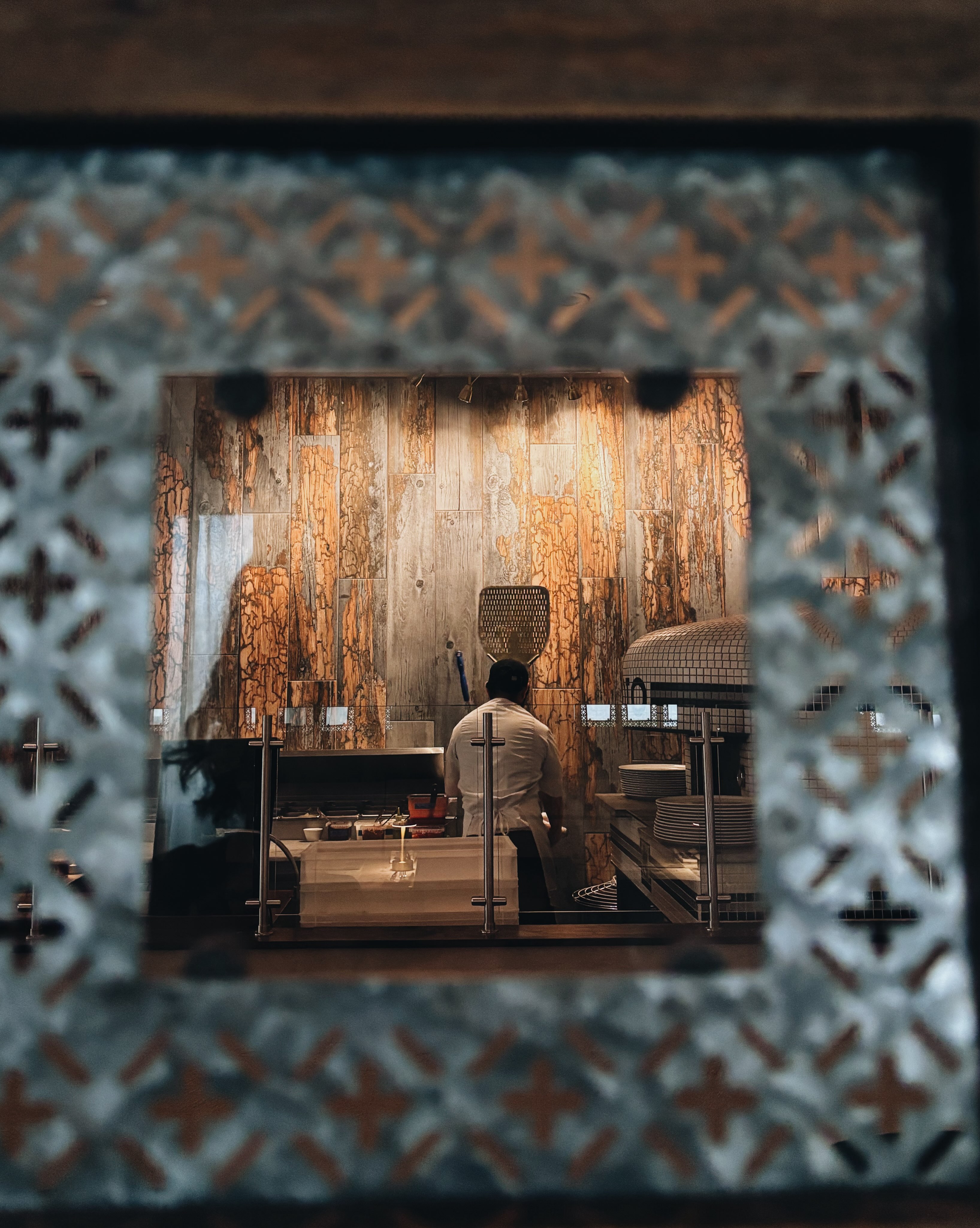To see this restaurant through the eyes of an artist gives everything a new perspective.
The details you pass by every day suddenly feel different. The light, the textures, the little moments, and the soul of the space all come to life in a new way.
Thank you @studio_artichoke_stl