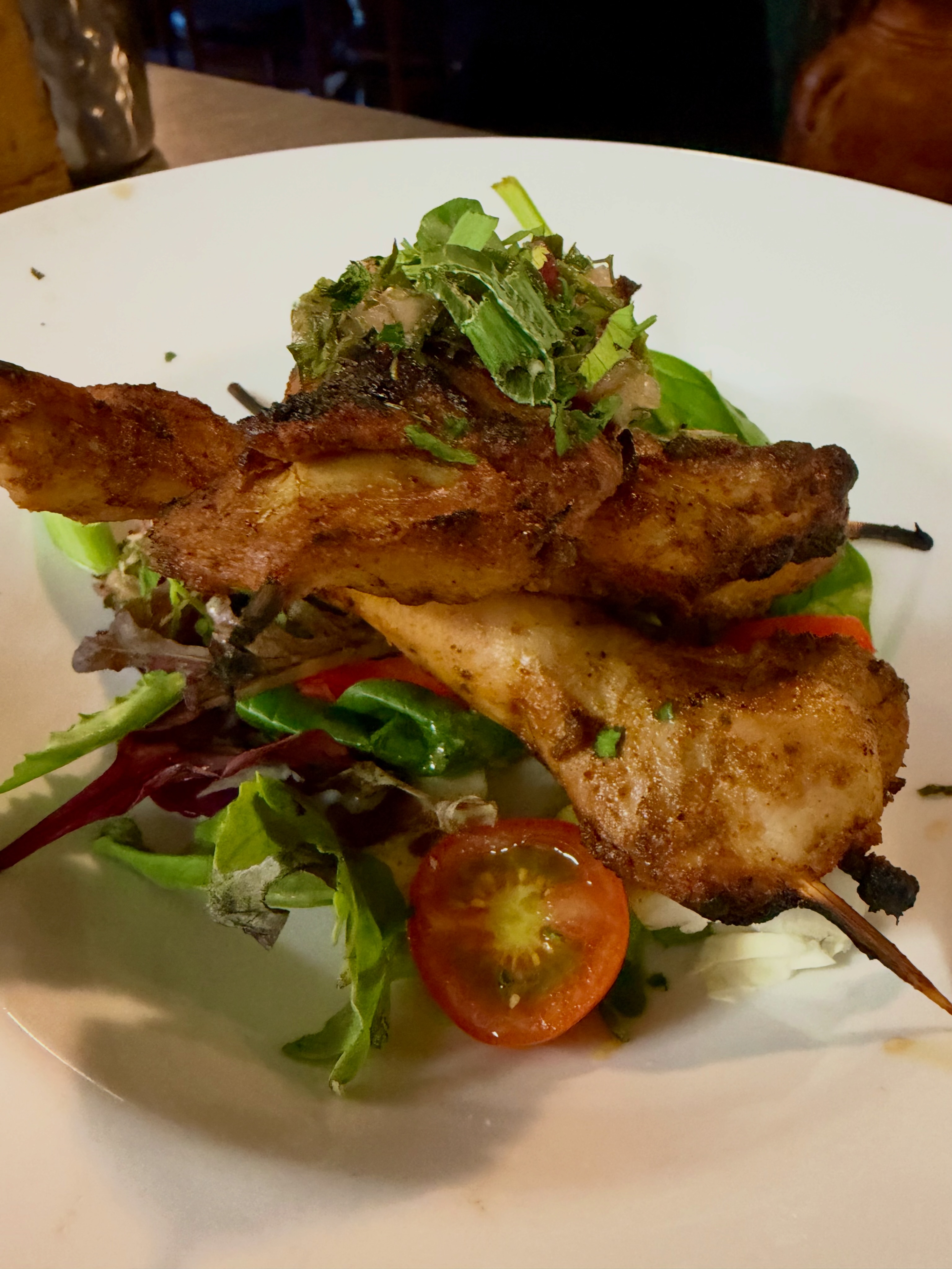 🔥 Grilled chicken & beef skewers served over a fresh seasonal salad, finished with our delicious lemon & mustard dressing.
Fresh, juicy, full of flavour… and just the right excuse for a drink. 😉
🍺 Beer or wine? You choose. 🍷
Come and get your skewer fix at The Pottery! ❤️