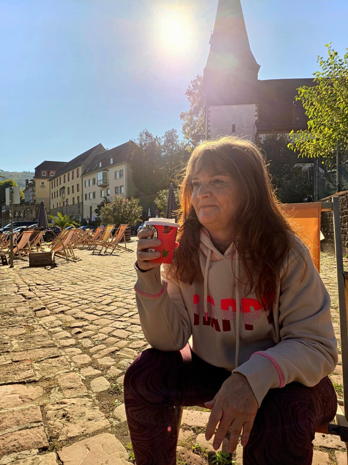 Die letzten Sonnenstrahlen genießen bevor das Wetter schlechter wird.
HAPPY für den Moment
HAPPY für das Sein
Mehr Worte fallen mir jetzt nicht ein.
Muss es auch nicht. Denn jetzt zählt der gegenwärtige Moment. ☀️
Sonnige Grüße
Deine Rita 💜
#auszeit #gegenwärtigemoment #sonnegenießen #neckarfrische #neckargemünd