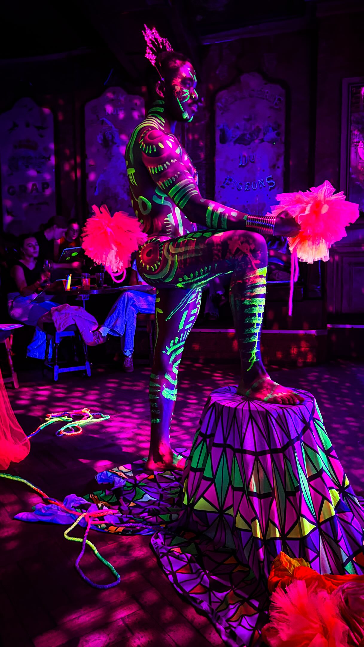 Such a brilliant class on Saturday with the amazing @justdusu modelling for us at the Old Queen’s Head in Angel! ✨
We’ve got SO many exciting classes coming up, including this Saturday afternoon at Toulouse Lautrec in Kennington, plus lots more throughout October — and of course, our Halloween specials are just around the corner! 🎃
There are loads of dates, venues and models to choose from, so check out all the upcoming classes at neonnaked.com and book in advance — our most popular classes do sell out!
Returning customers also get £5 off! Message me for your discount code. 💜
#NeonNaked #LifeDrawingLondon #LondonLifeDrawing #AngelLondon #HalloweenLifeDrawing