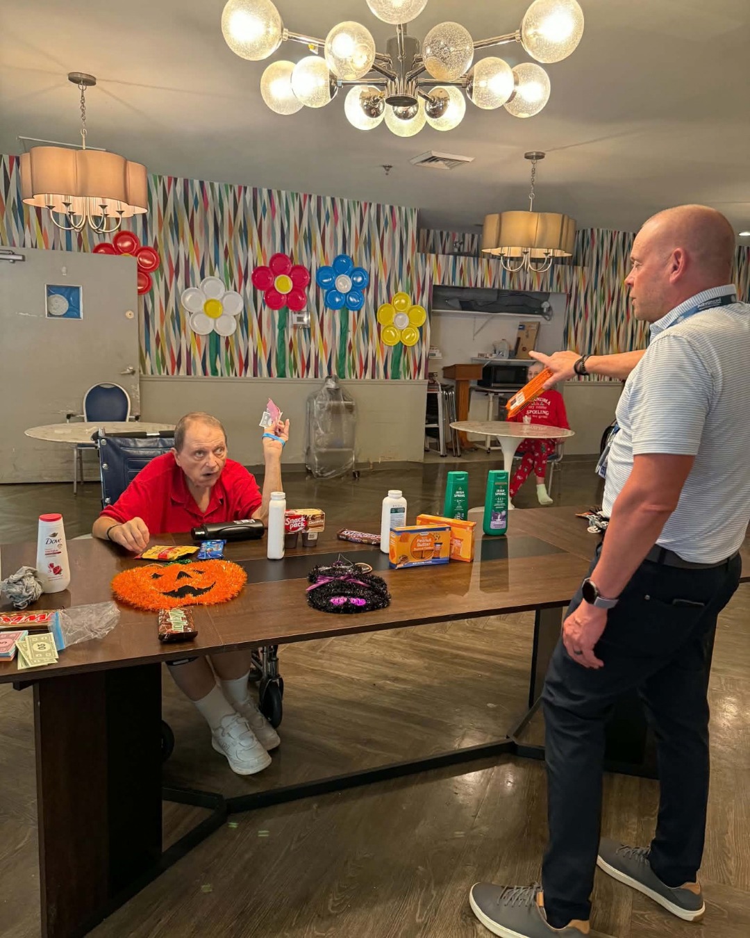 Residents had a great time at our auction at Kadima Rehabilitation & Nursing at Irwin! They had the opportunity to bid on a variety of items and enjoy the excitement of the auction with our Community Liaison, Jon. It was a fun afternoon filled with friendly competition and prizes!
#HomeHealth #Hospice #AdvancingTogether