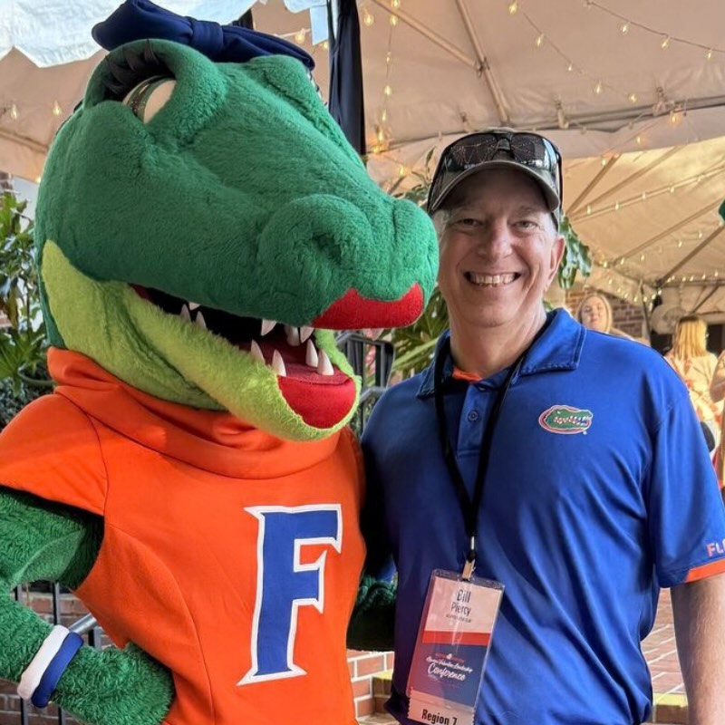 Meet Bill Piercy, the new president of the Atlanta Gator Club.
Bill graduated from the University of Florida with an English degree in 1994 and moved to Atlanta to attend law school at Emory University.
Bill enjoys giving back to and socializing with the Gator Nation through his work with the Atlanta Gator Club.
Thank you for serving as the AGC President, Bill!