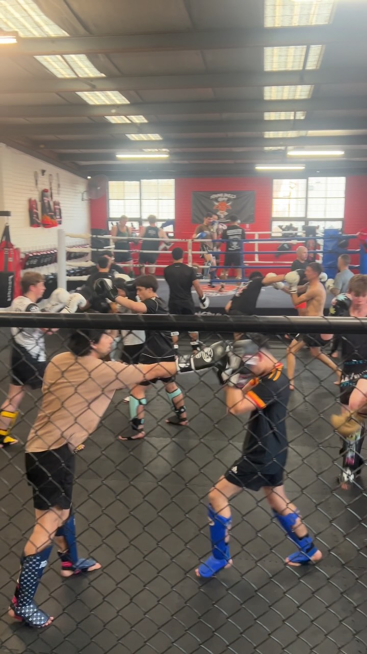 Best way to learn is to Spar, it’s also the best way to make friends 🤝#youngbullsgym #youngbullsmuaythai #weareyoungbullsgym