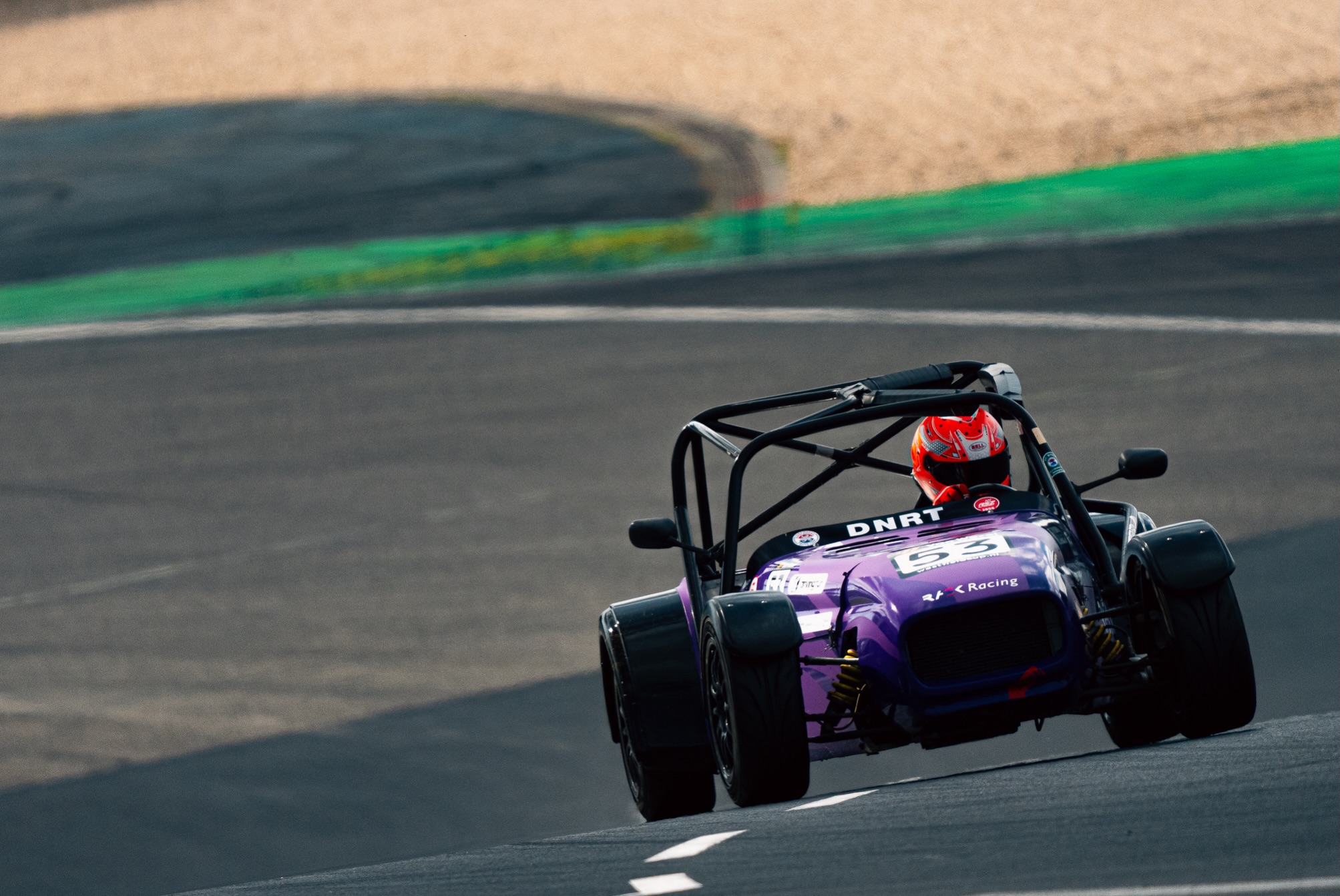 @brekelmansstijn weet op de Nürburgring na 4 races de 10e plek overall te pakken. Waren de eerste events nog best wel wennen - een Peugeot is geen @westfieldcup auto - maar op de Nürburgring viel alles op z’n plek. Dit zagen we tijdens het vorige event op Assen al een beetje aankomen tijdens de laatste race aldaar. Anyway, tranen van geluk en blijdschap, naar voren mogen komen, een vermelding gekregen van de voorzitter! Bijna lekkerder dan eh… Wat wil je nog meer?! Nou, een struik en wat blik voor boven de open haard natuurlijk! Het volgende doel is alweer in de maak!!!
Maar geniet eerst nog maar even lekker na van deze prestatie Stijn!!!
Trots op je! 😎
#westfieldcup #toptien #blij #autosport #nurburgring