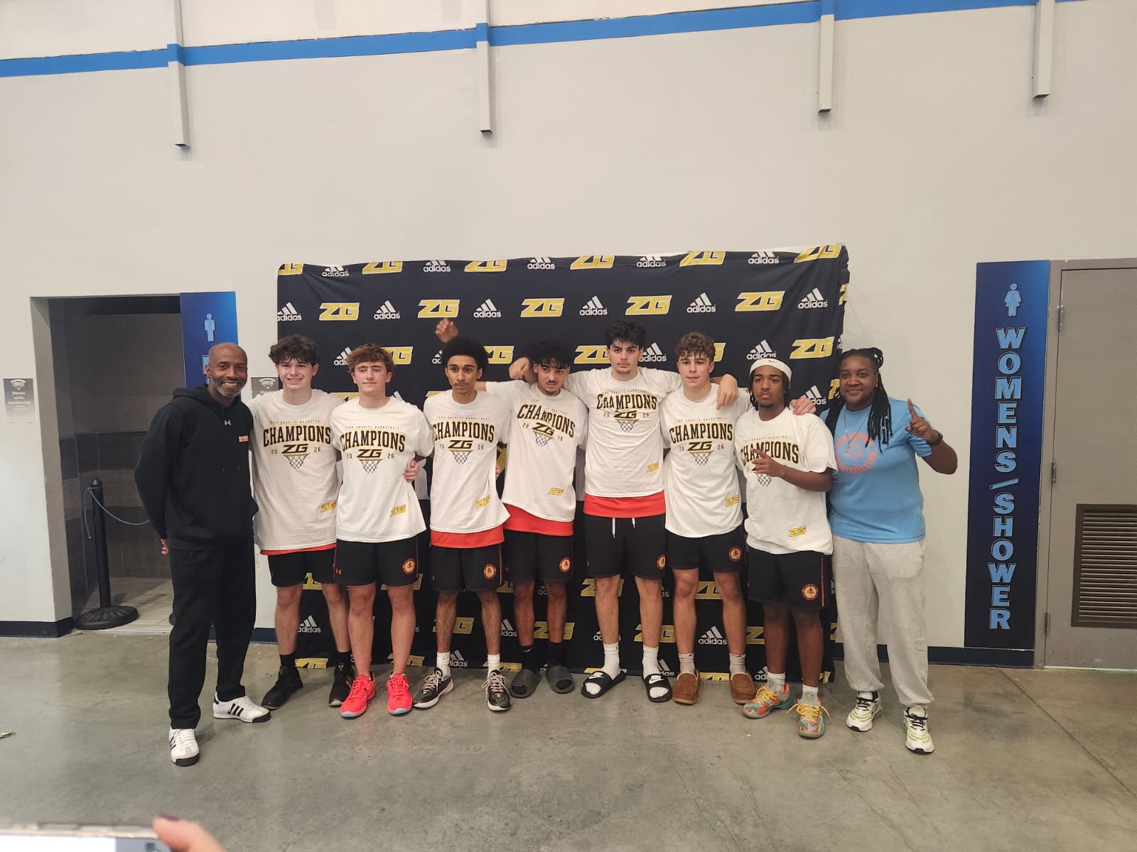 Congrats to Coach Tee & our Varsity Boys team for taking the championship @zg_newengland NERR Hoop Festival this weekend! 4-0 & absolute domination, well done team! #danabarrosbasketballclub #dbyl #dbskillstrainingacademy #champions #winning