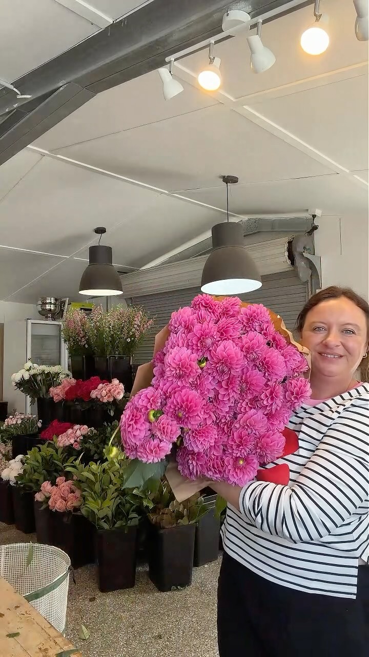 Funny how life works.
I started a business because I loved flowers. Then I started talking on the internet… a lot 😂 Sharing the beautiful bits, the hard bits, business, motherhood, ADHD, anxiety and the absolute chaos in between.
Somewhere along the way, people started telling me I brought a little bit of colour to their day. I don’t think they’ll ever know how much that means to me.
Especially when I think back to that girl who cried on the internet during lockdowns, wondering how the hell she was going to keep her little flower business going.
Because for a while there, I think I’d lost a little bit of my own colour too.
Getting older has strangely brought it back. Less worrying about what people think. More wearing what makes me happy. More taking chances. More colour. More flowers. More being unapologetically me.
So when Savvi reached out wanting to collaborate and then sent me THIS top… I mean, come on. 🌸😂
A pretty bloody special little full-circle moment that came from flowers, shooting my shot, talking too much and just being me.
Maybe being “a lot” was never something I needed to tone down after all. ❤️
Gifted collab with @savvithelabel