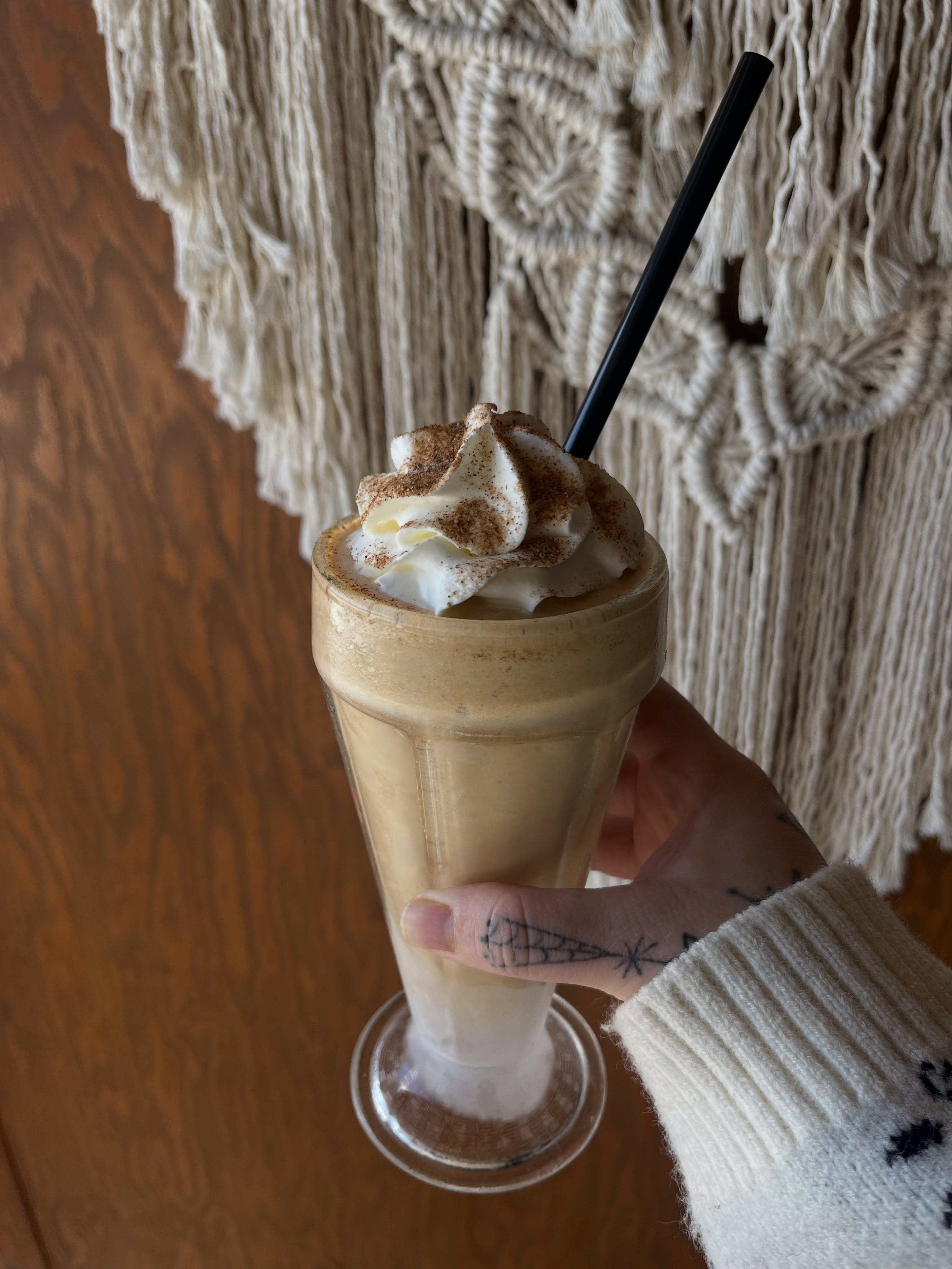 Have you tried our fall milkshakes yet?
Pumkin Pie 🥧🎃 and Maple Bacon 🥓🍁 available while supplies last!!