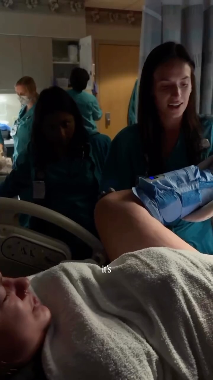 The literal labor of love🤎
Being beside a momma as she works so hard to meet someone she already loves so much> 🥲
So amazed by these mommas.
#labor #birth #marylandbirthdoula #mdbirthdoula #doulasupport