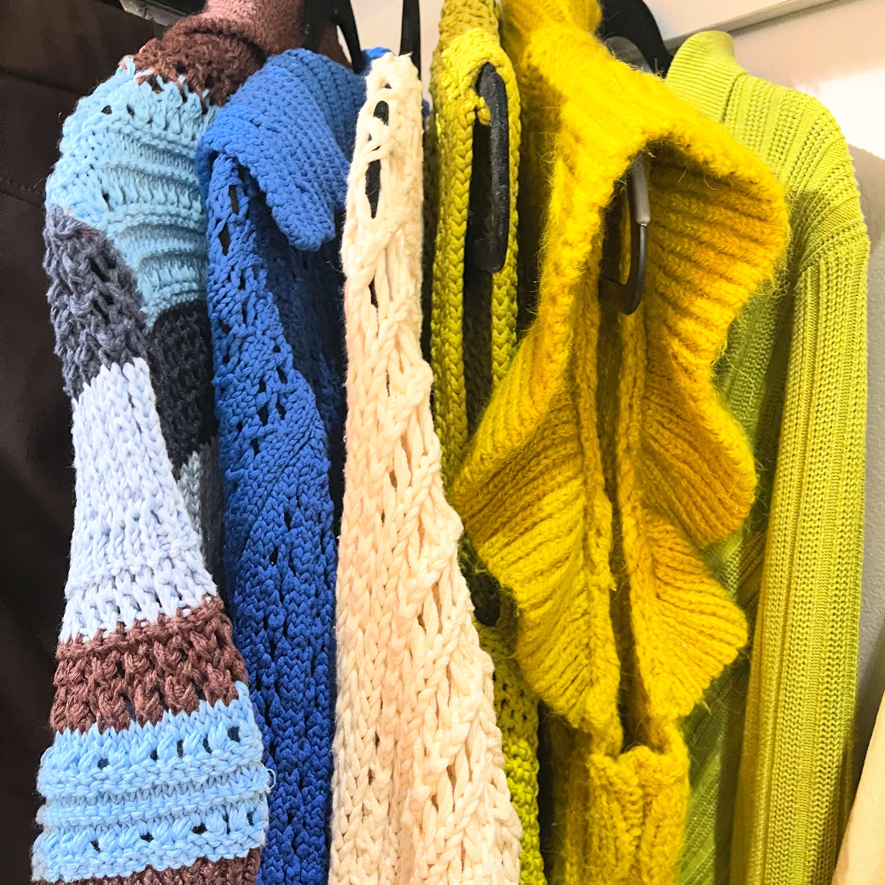 New Knits are in! 🧶 Sweater weather is officially here! How are we feeling about it!?
Now that the frost showed up today we are looking for your gently worn gorgeous fall/ winter coats! 🧥
Inquire within on how to make your consignment appointment.
Come see our amazing new arrivals in store or shop our story sales/ highlights
We hope to see you soon xoxo
#boutique #consignment #secondhand #fallfashion #consignmentboutique
