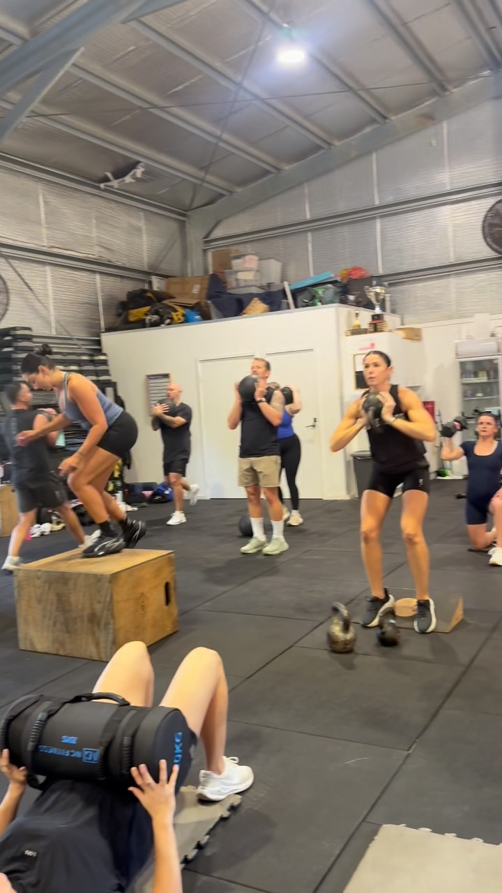 SWEAT Sessions….always a good mix between our Staple Lift and Engine sessions🫱🏽🫲🏼💯⚔️ #Tribelife