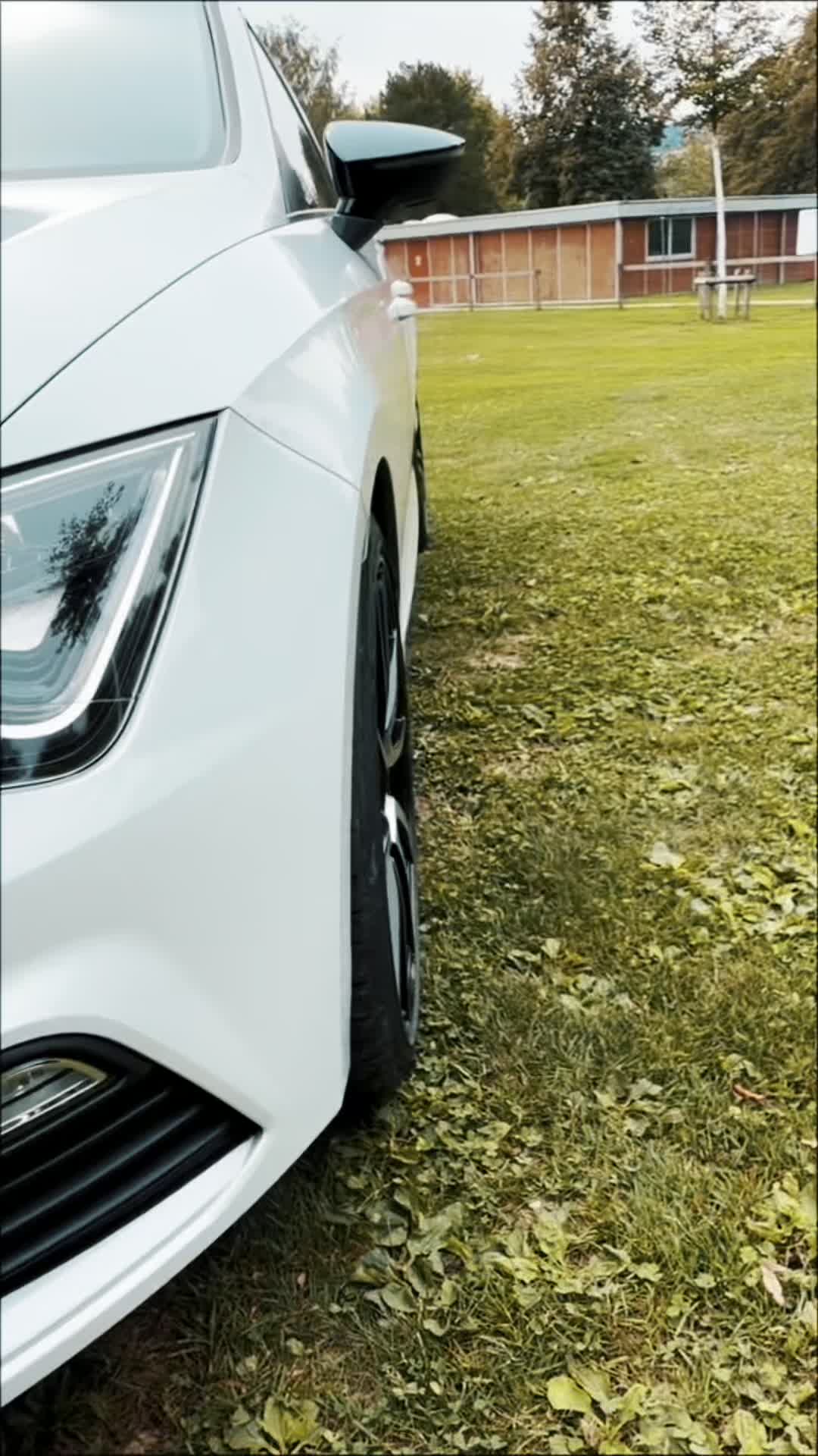 🔥 Familienauto? Ja. Langweilig? Definitiv nicht! 🔥
🚗 SEAT Leon CUPRA 300 PS
⚡ 4Drive Allrad
💨 Sportlich, schnell & trotzdem alltagstauglich
👨👩👧👦 Platz für die ganze Familie
💰 Für unter CHF 24’000.–
Ein Auto, das Familie und Fahrspass perfekt verbindet. 😎
🔥 300 PS, Allrad und jede Menge Fahrspass – und das für unter CHF 24’000.–!
👉 Jetzt vorbeikommen, einsteigen, Probefahren und selbst erleben, warum dieser CUPRA mehr als nur ein Familienauto ist!
#SEAT #LeonCUPRA #CUPRA #300PS #4Drive #Allrad #Familienauto #Sportlich #Gebrauchtwagen #Fischeragbaldegg