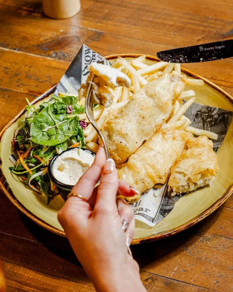 Crispy on the outside, flaky on the inside, and zero fuss required 🍋
When you can't decide what you're craving, keeping it classic never fails. Pop in, grab a spot, and dig into a plate this weekend.