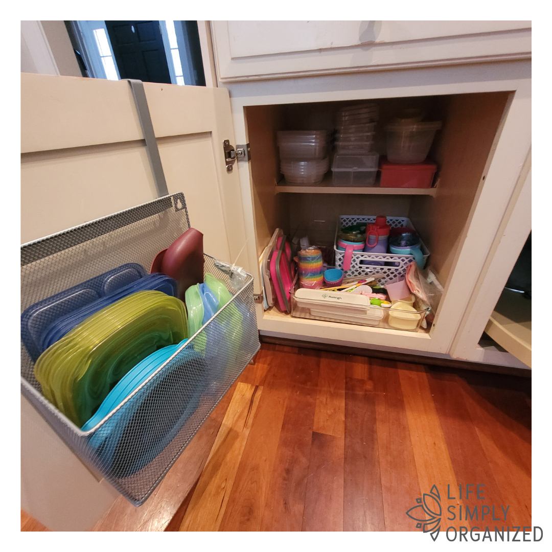š± Tupperware: the cabinet that tests us all! šā
ā
Too many containers. Too many lids. And somehow⦠never the right lid when you need it! šā
ā
Tupperware can be one of the trickiest things to organize because there are so many pieces, shapes, and sizes. But the good news? Thereās no one-size-fits-all solution.ā
ā
Stack it. Nest it. Sort it by size. Use drawers. Use bins. Or try something totally different that works for you! š”ā
ā
And this door-hanging lid organizer? š Such a clever way to use often-overlooked space and keep those lids easy to see and grab.ā
ā
The goal isnāt a picture-perfect cabinetāitās a system that makes putting things away (and finding them!) easier.ā
ā
⨠Organize it your way. Make it work for your life.ā
ā
#TupperwareOrganization #KitchenOrganization #KitchenOrganizationIdeas #OrganizedKitchen #KitchenCabinets #CabinetOrganization #HomeOrganization #OrganizingTips #OrganizationHacks #StorageSolutions #KitchenStorage #DeclutterYourKitchen #HomeOrganizing #OrganizeYourWay #FunctionalOrganization #LifeSimplyOrganized