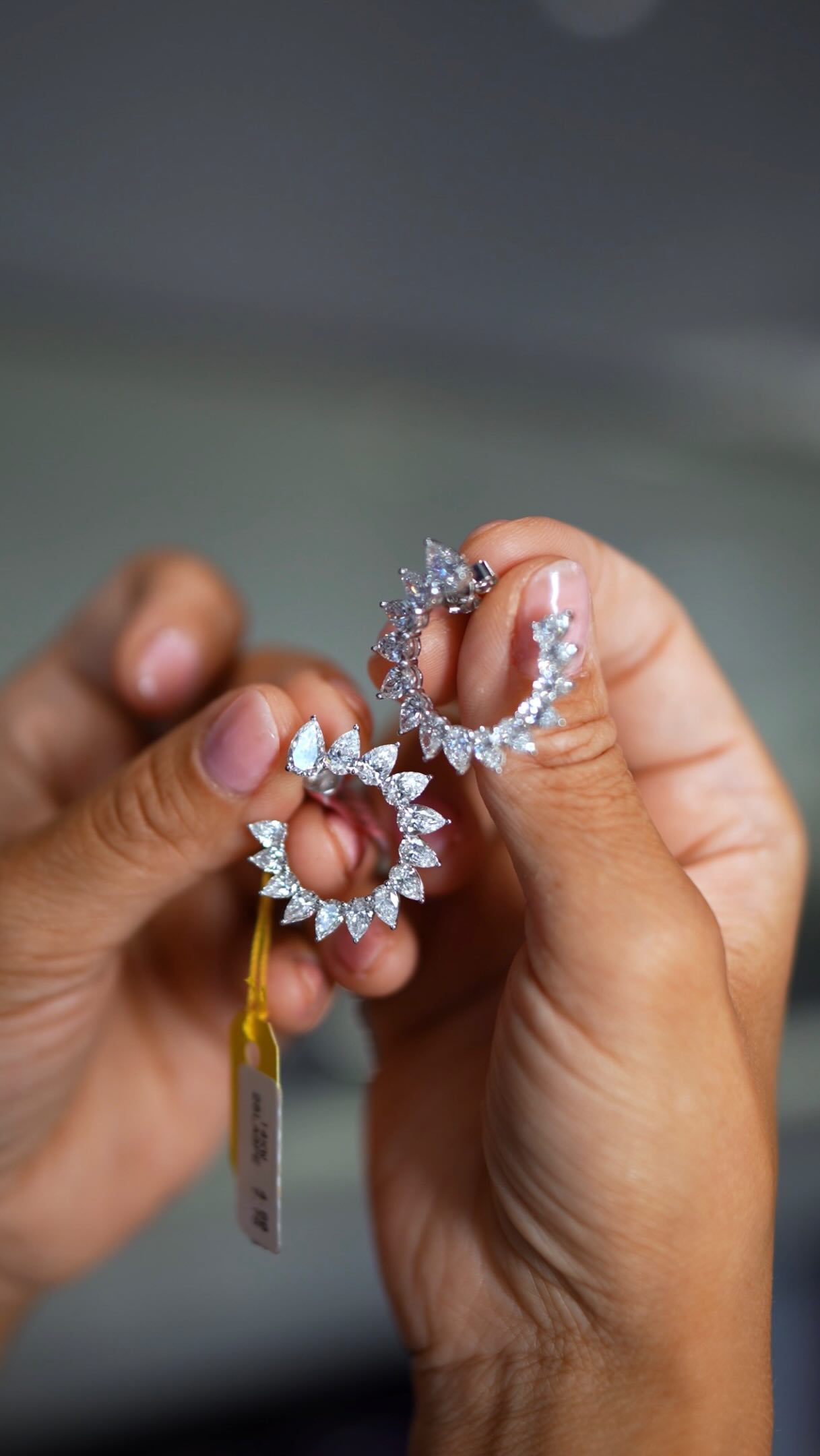 White and yellow gold diamond hoop earrings with a striking leaf design—an elegant statement piece that catches the light from every angle. ✨
#DiamondEarrings #GoldHoopEarrings #FineJewelry #LuxuryJewelry #JewelryLovers