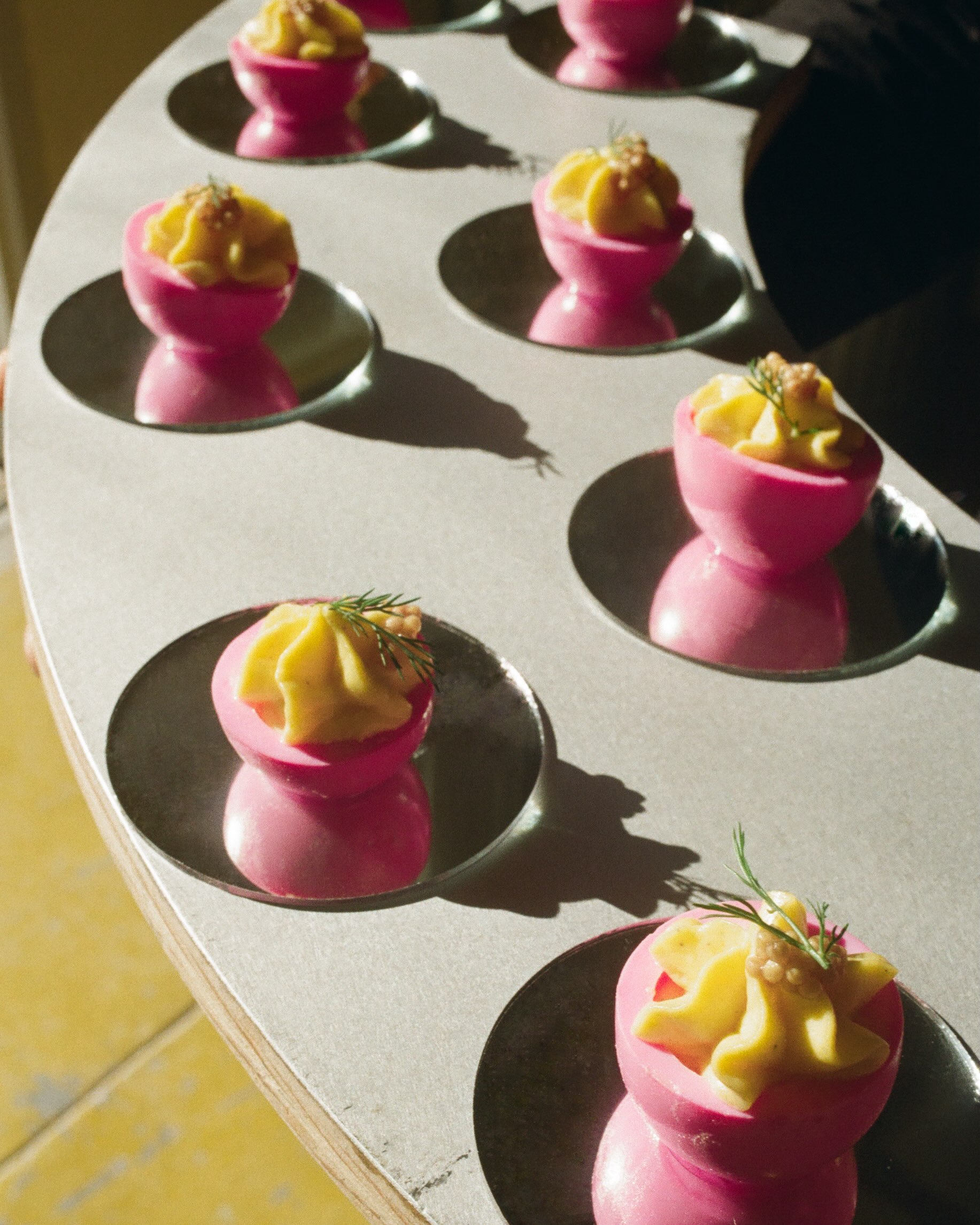 i grew up with a mom who checked every food label for fear of giving her children red 40. without getting on a soapbox about all the sh*t thats in food, lets just say i’ve never been one to use food coloring. however once i learned i could turn my food pink naturally with ingredients like beets and dragonfruit, i was excited. felt like another way i could collide my worlds of food, art, and design. i think my mom just wishes she would have figured this out 20 years ago, maybe back then i would have eaten more eggs.
.
.
Photo credit : @overcaffeinated.angie
#fooddesign
#pinktaco #pinkegg #sacramento #catering