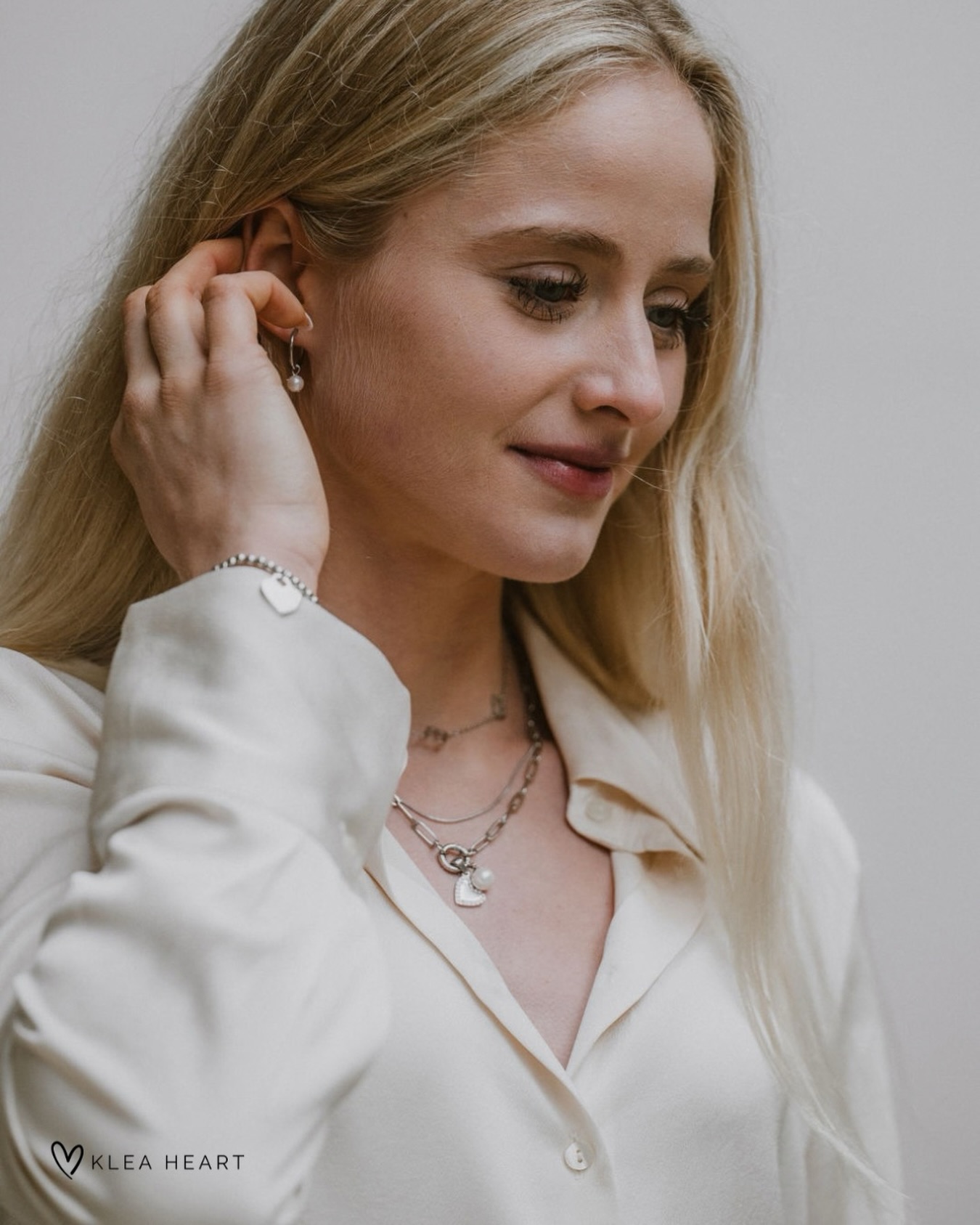 A little piece that tells your story😍🖤
Personalize your favourite jewellery with initials, names or meaningful details and create something that is truly yours. 🤍
Made to wear every day.
Made to keep close.
Made especially for you.
Discover our personalized jewellery collection at KLEA Heart.
📸 @mworld_photography @vividellacasa
#personalizedjewellery #personalizedgift #jewellerylover #giftideas #kleaheart